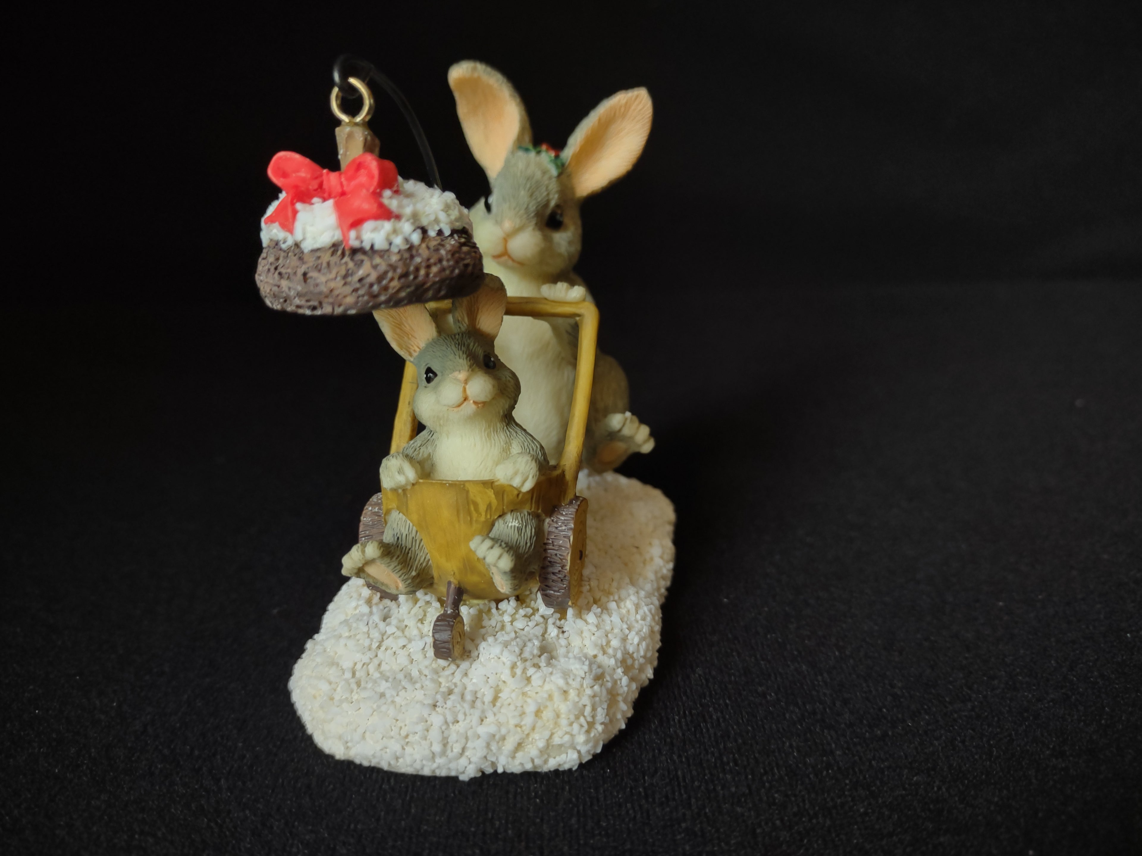 Charming Tails Christmas Stroll Bunnies Fitz and Floyd (lot 1734)