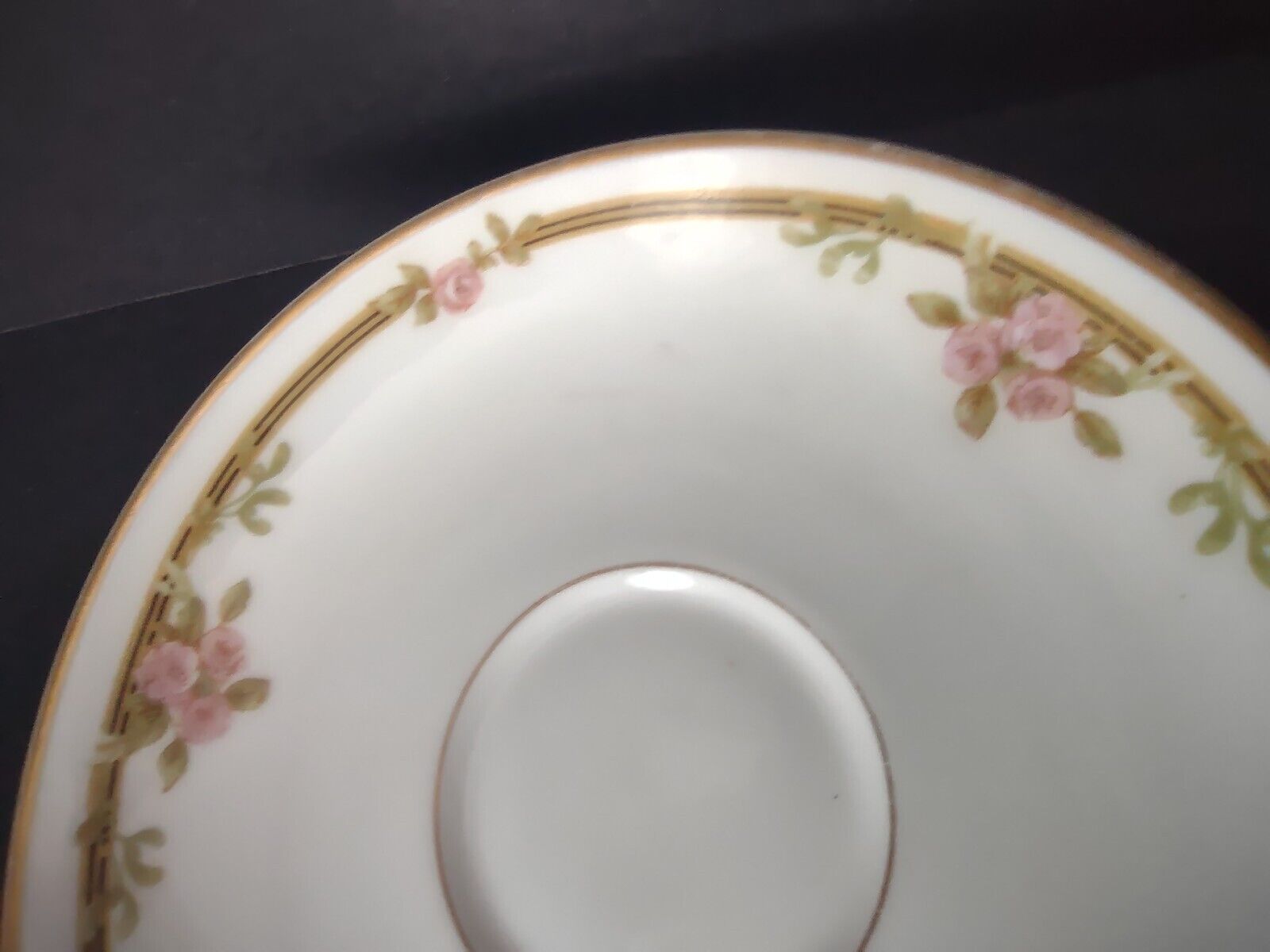 Haviland Limoges Schleiger 625 A Red Rose 2 x Saucer 5-3/4" (lot 540