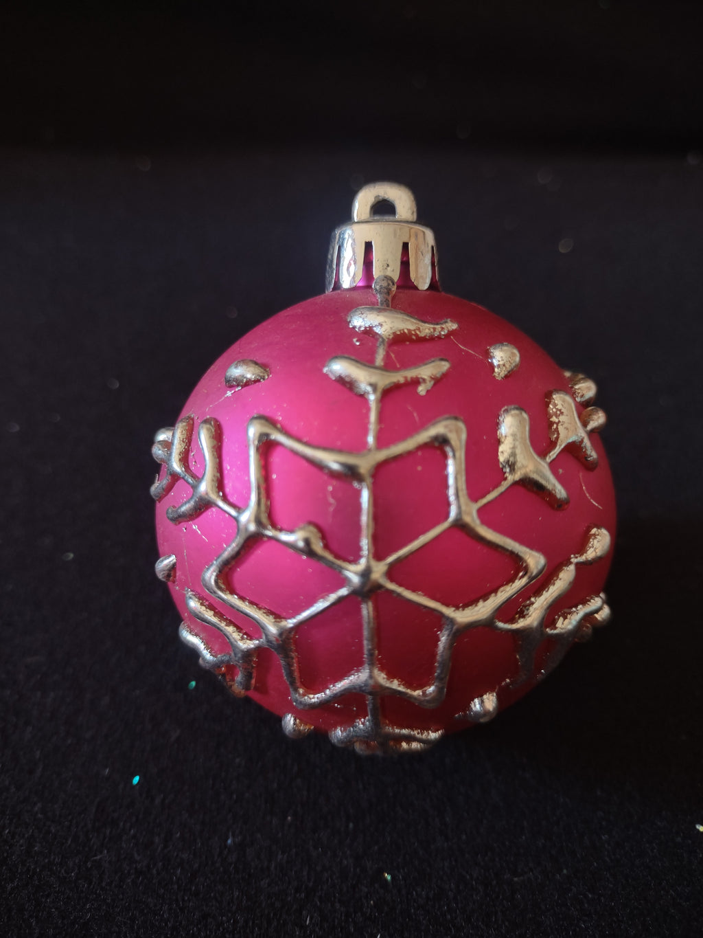 Christmas Ornaments Plastic 4 Green/Gold 4 Fuchsia/Silver 2 1/2" (Lot 4397)