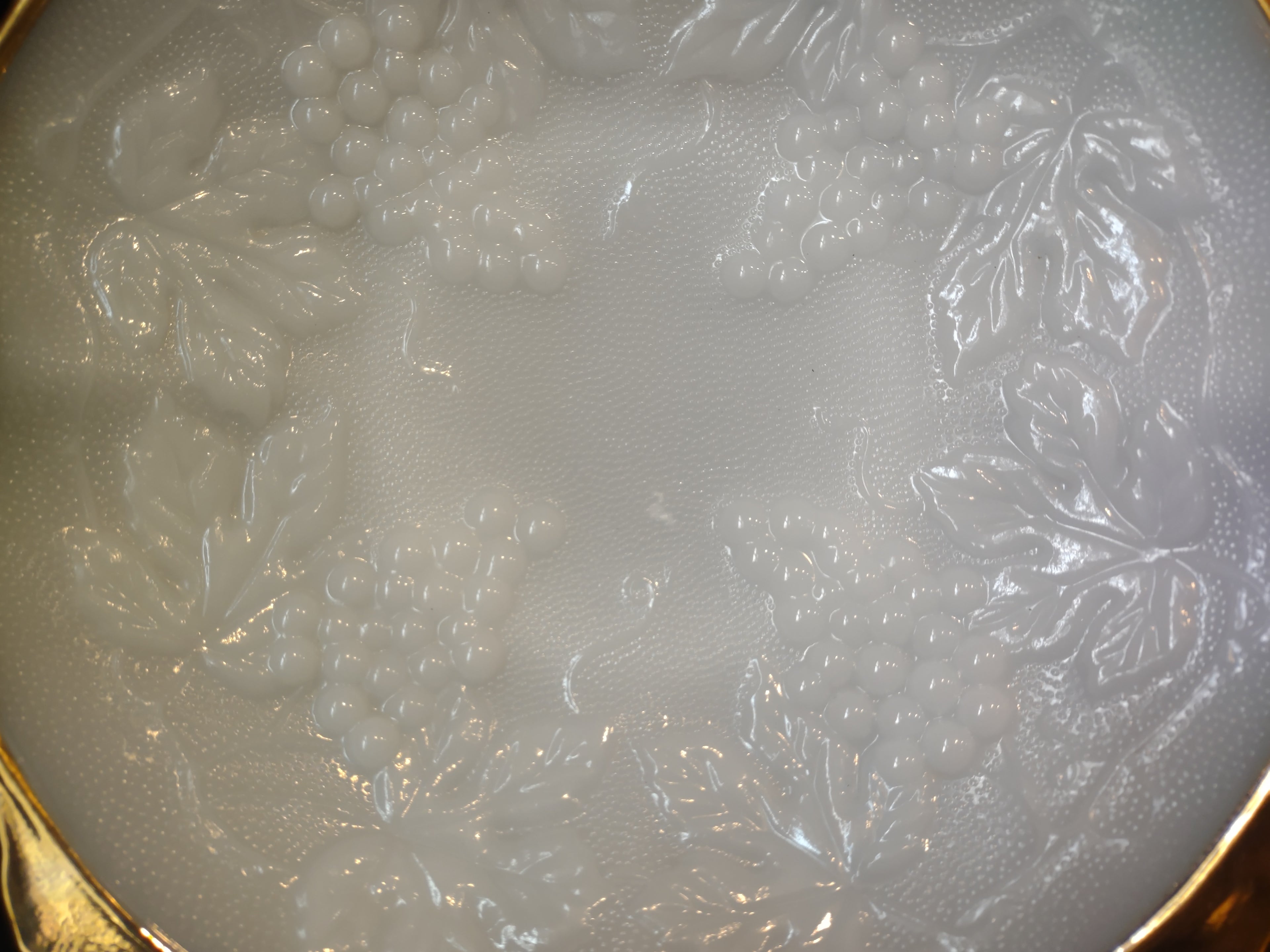 Vintage Milk Glass Grape Gold Trim Anchor Hocking Serving Platter (lot 2597c)