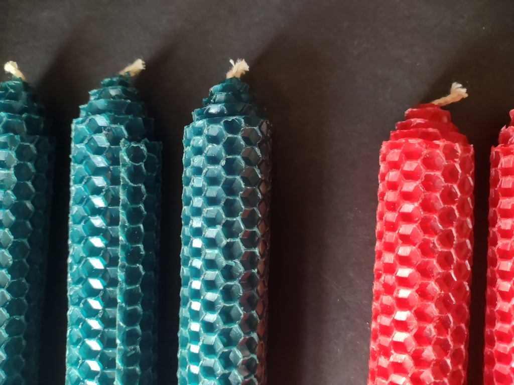 Christmas Holiday Green Red Bee Wax Candle (lot 1249)