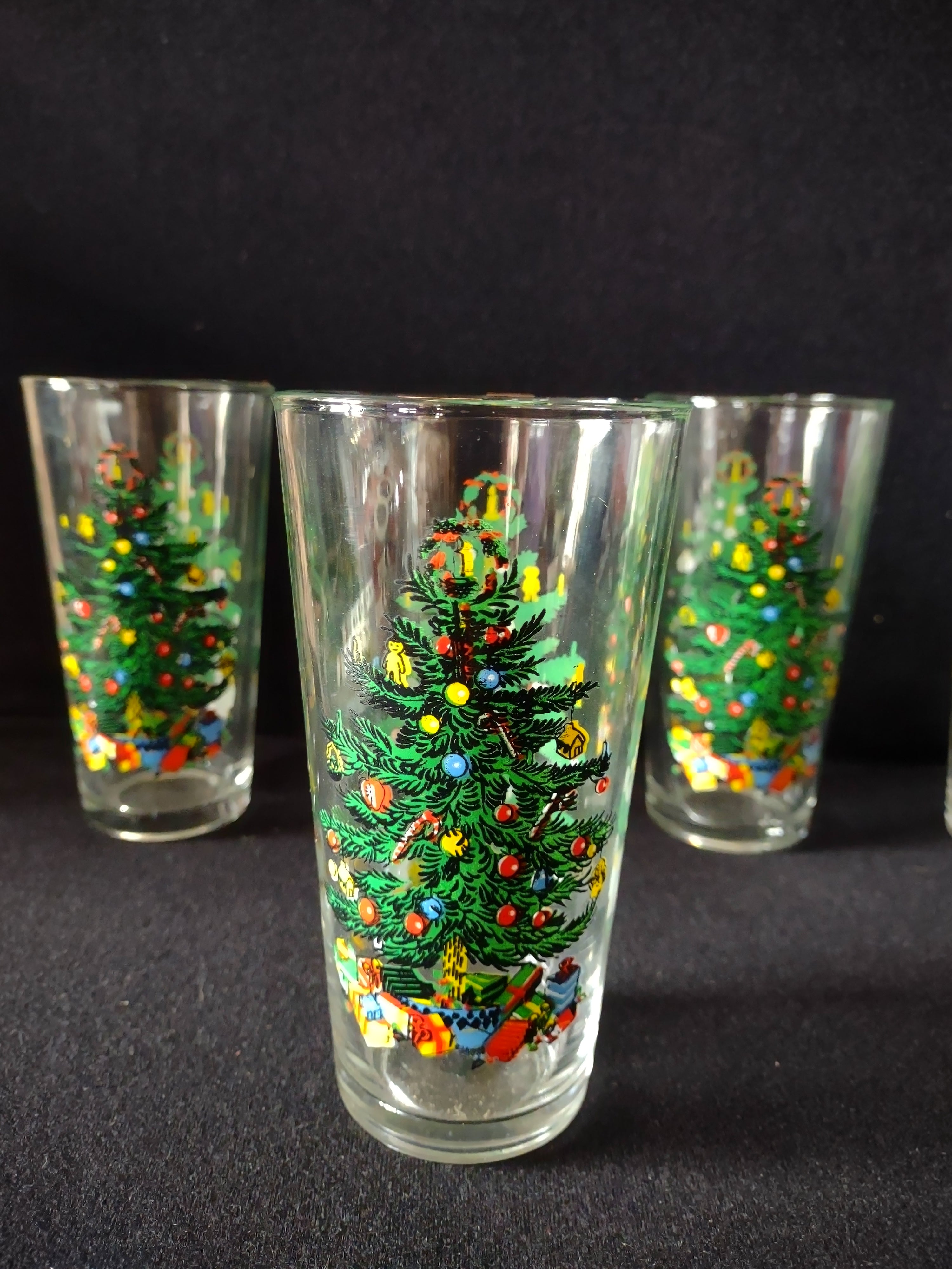 Vintage Indonesia KIG Christmas Tree Tumbler x 4 Drinking Glass (lot 5235)