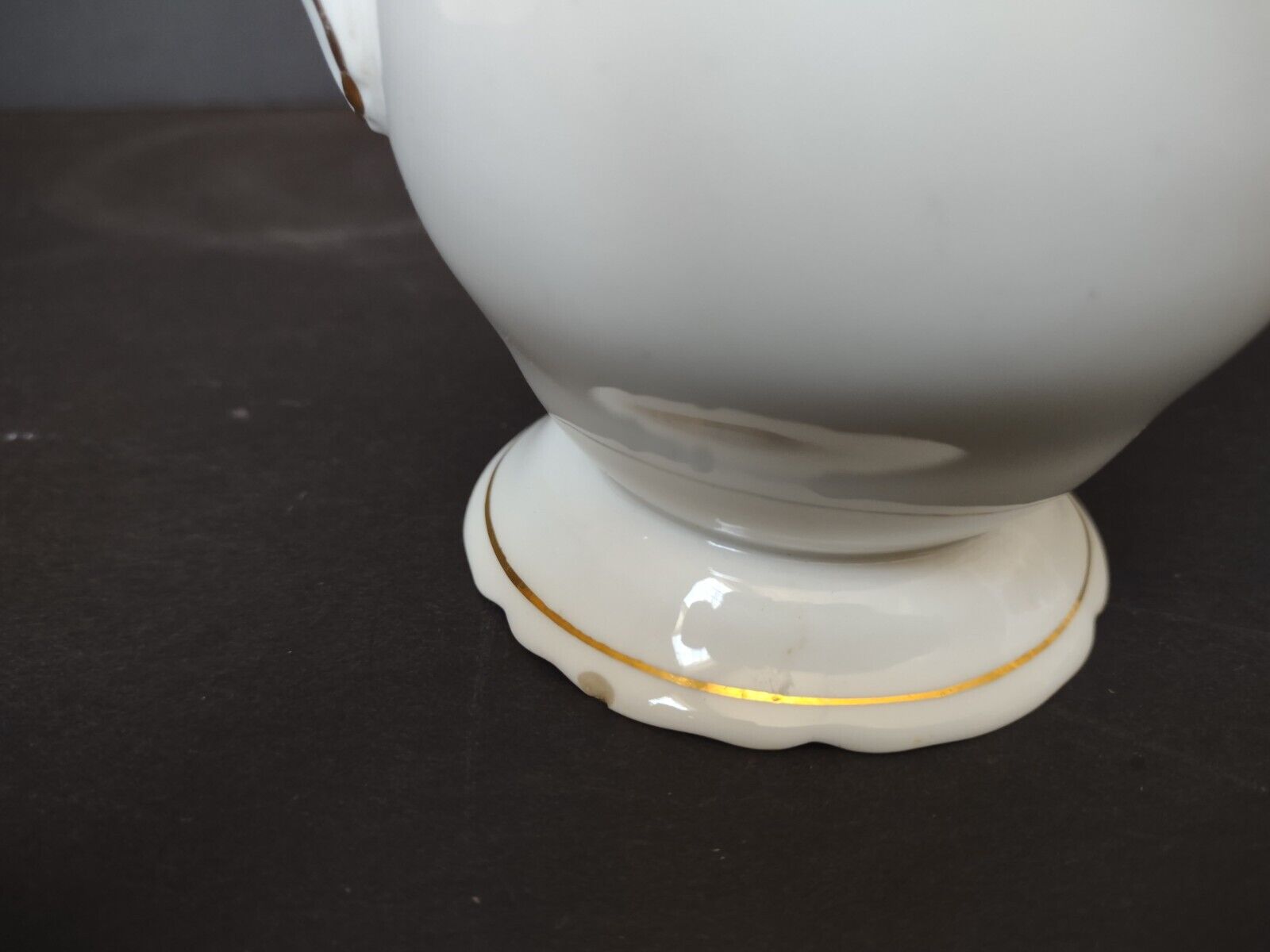 Fine Bone China Crown England Staffordshire Coffee Pot (lot 353) IMPERFECT