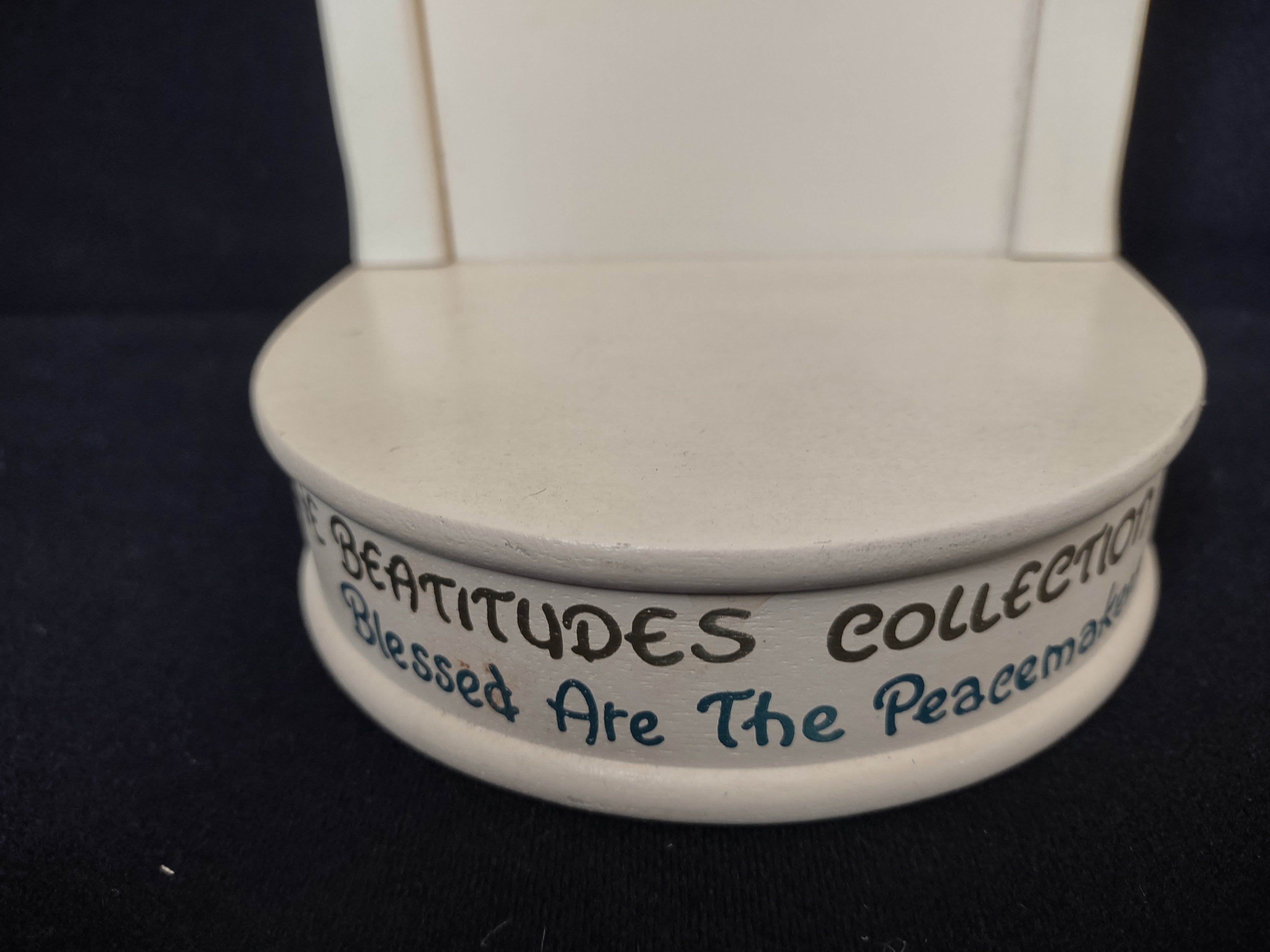 Precious Moments Beatitudes Collection Blessed Peacemakers Stand (lot 2478c)