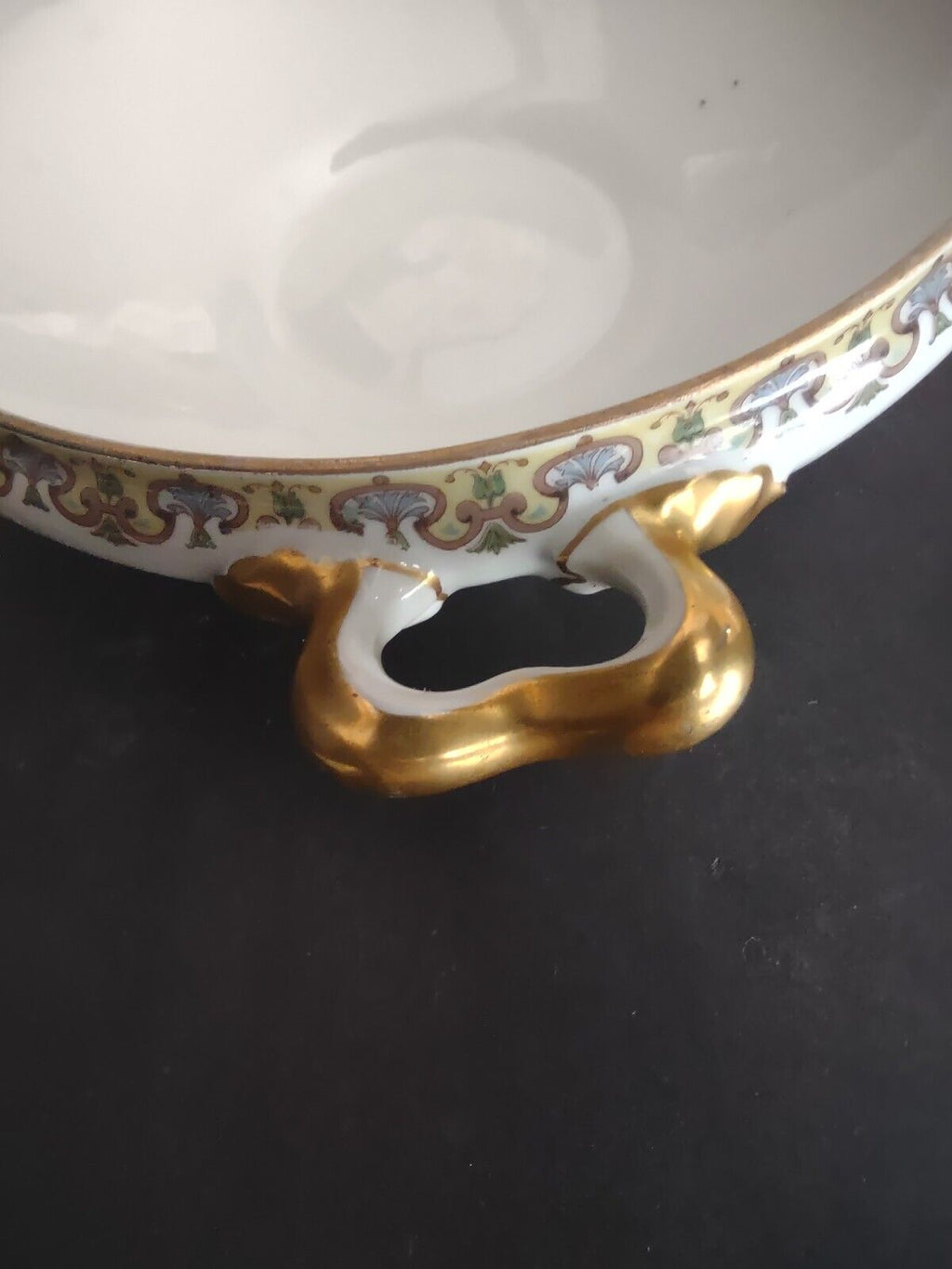 Wm Guerin France Limoges Round Soup Tureen Yellow Gold Trim (lot 532)