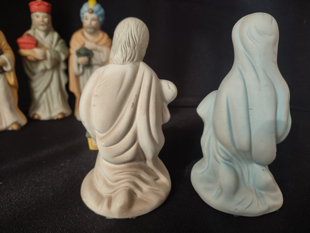 Vintage Christmas Porcelain Nativity Set NO BABY JESUS (lot 2437)