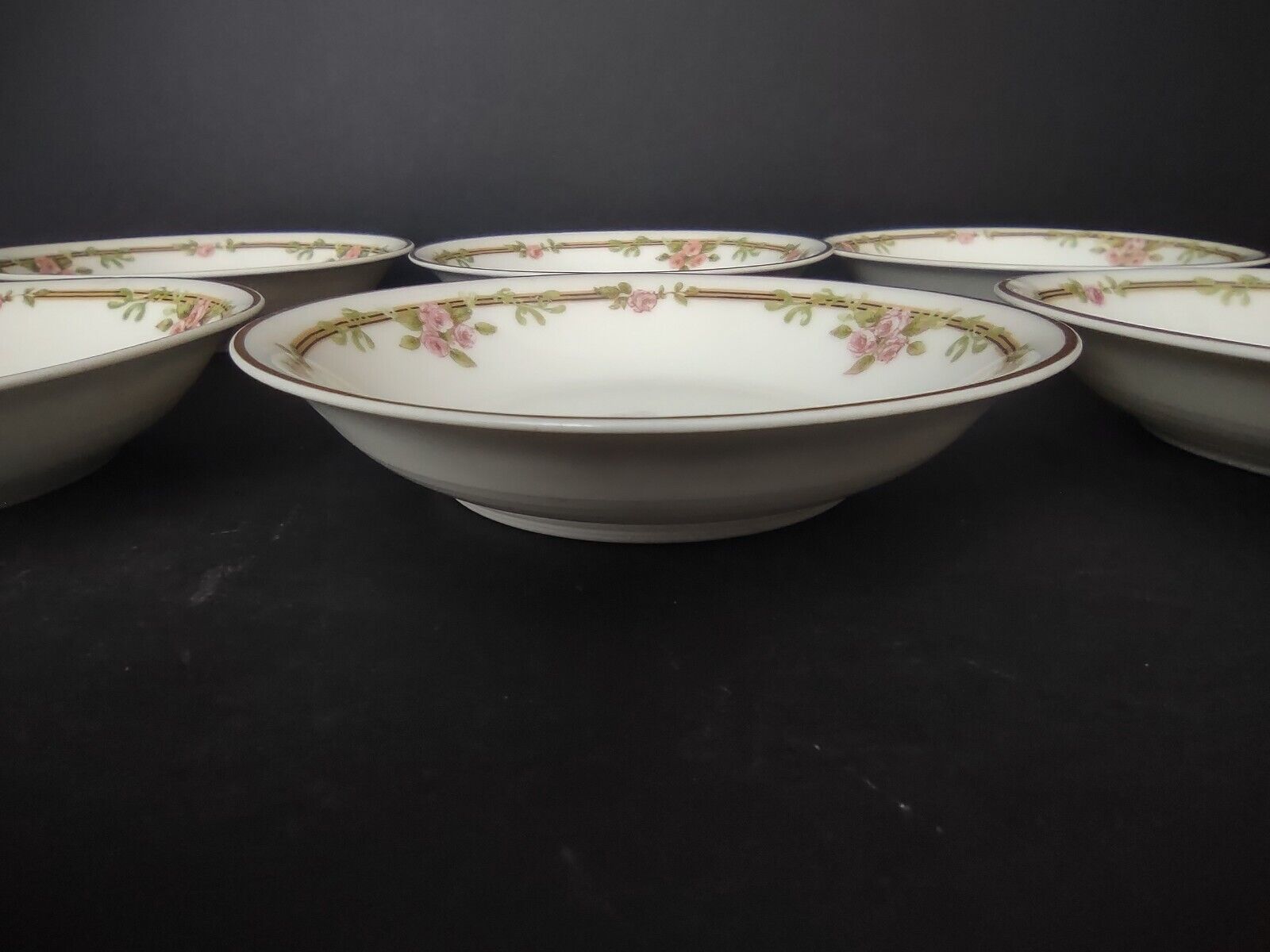 Haviland Limoges Schleiger 625 A Red Rose 6 x Coupe Plate 5" (lot 541)