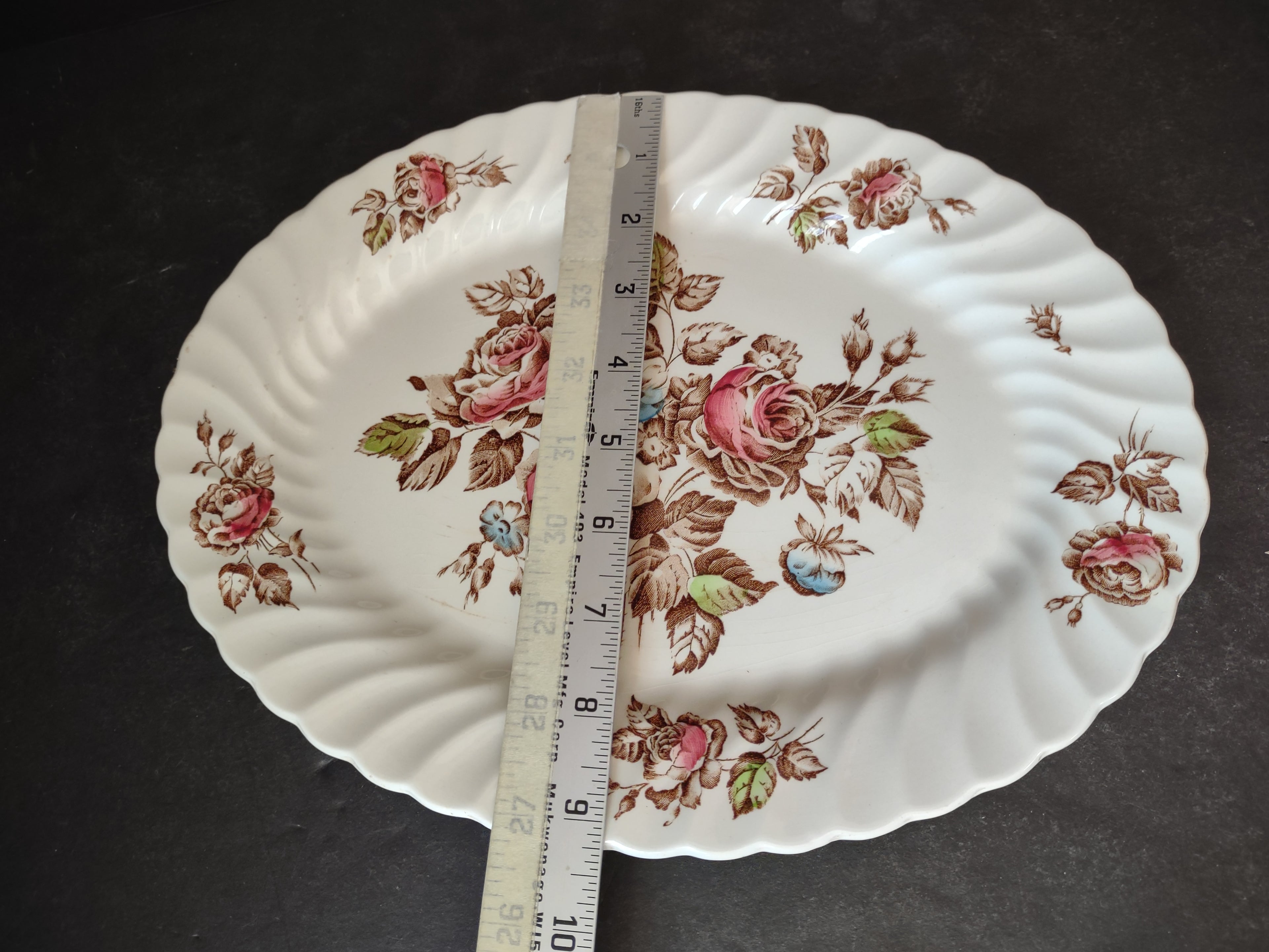 Johnson Brothers Staffordshire Bouquet Serving Platter CRAZING (lot 5597)