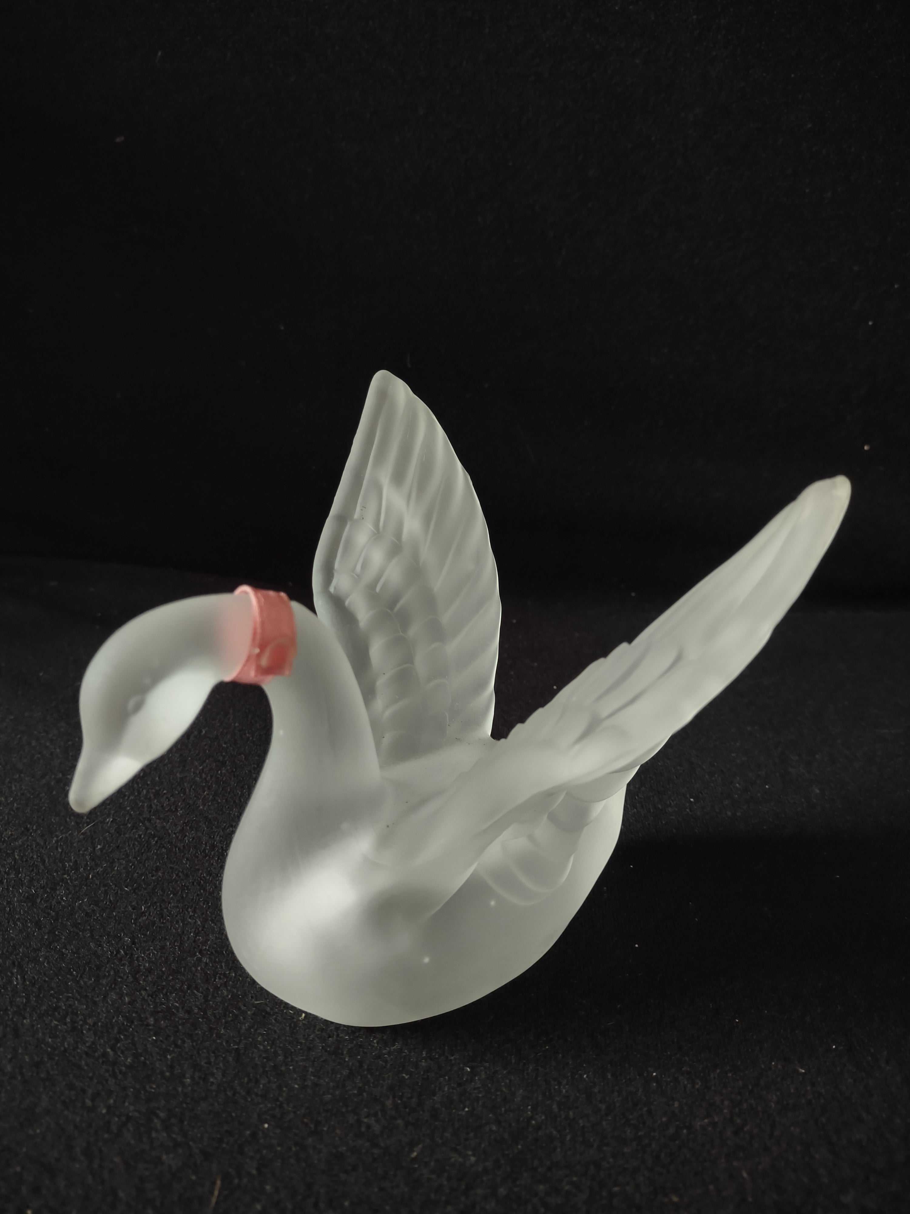 Vintage Frosted Crystal Graceful Swan Expanded Wings (Lot 5238)