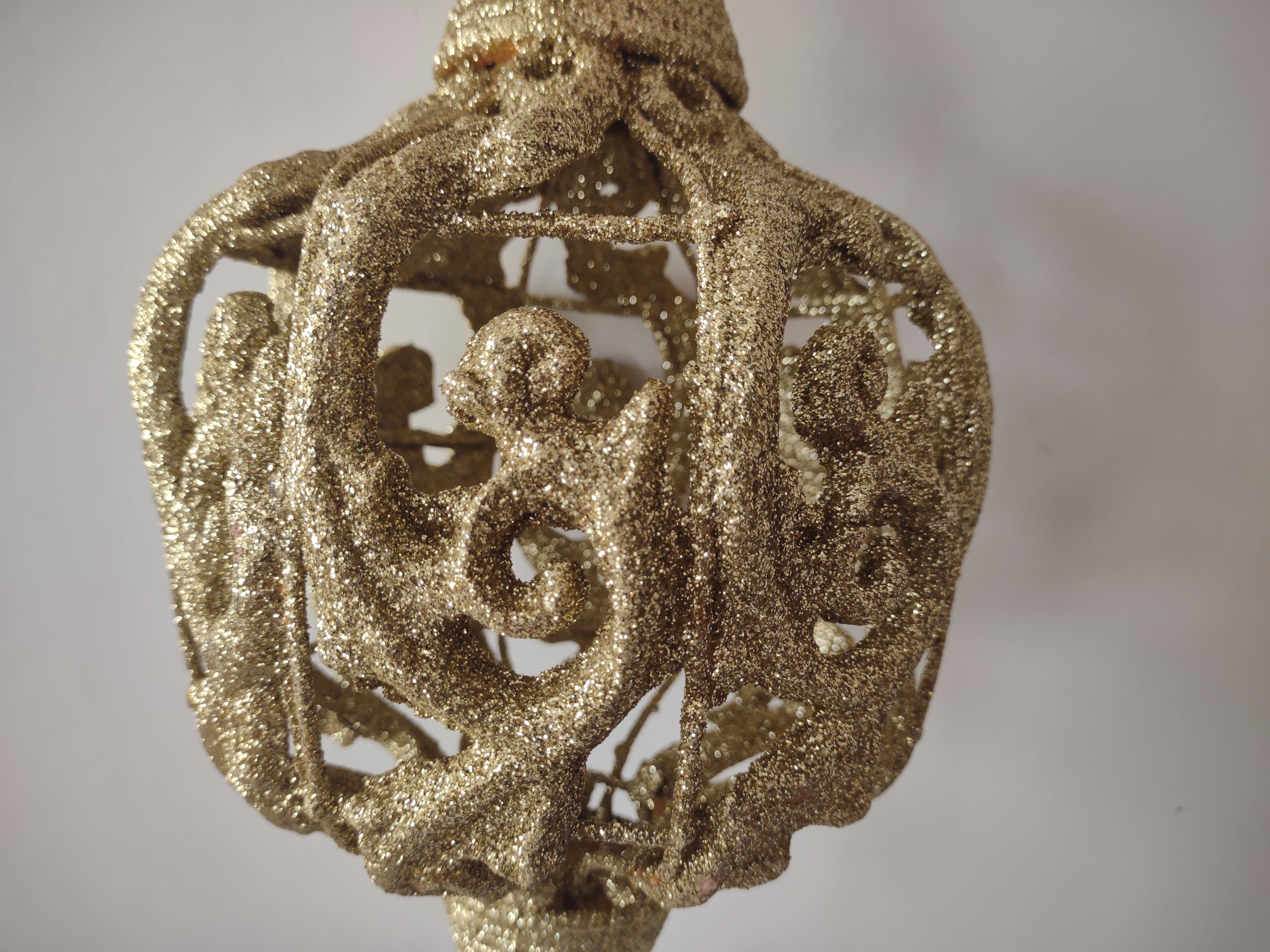 Christmas Holiday Large Ornate Golden Ornament (lot 1286)