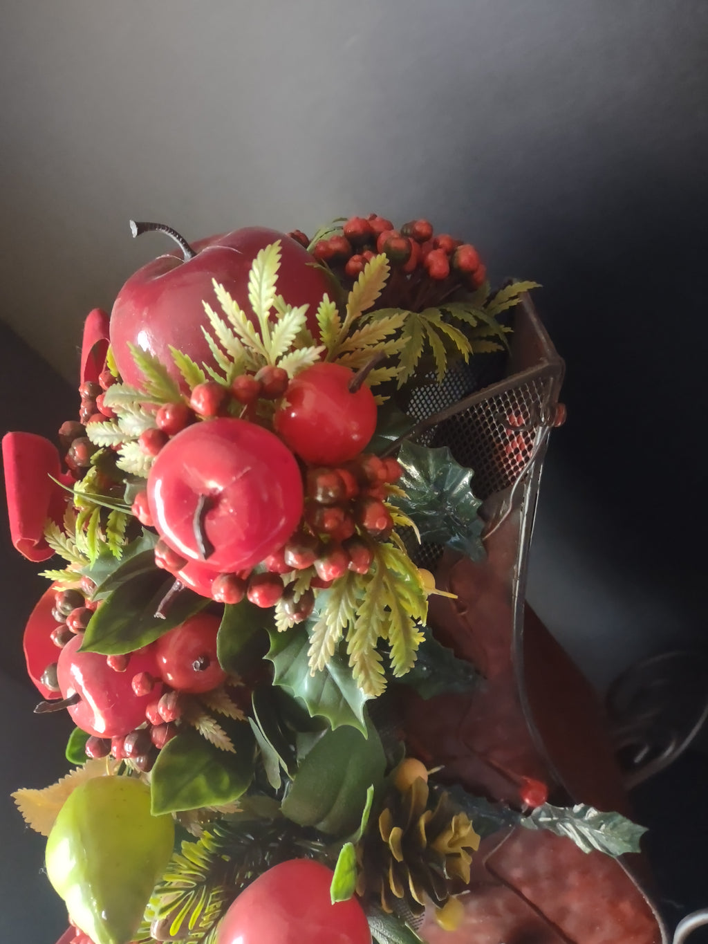 Christmas TabletopCenterpiece Decor Sleigh Apples Nuts Berries Pear (lot 1590)