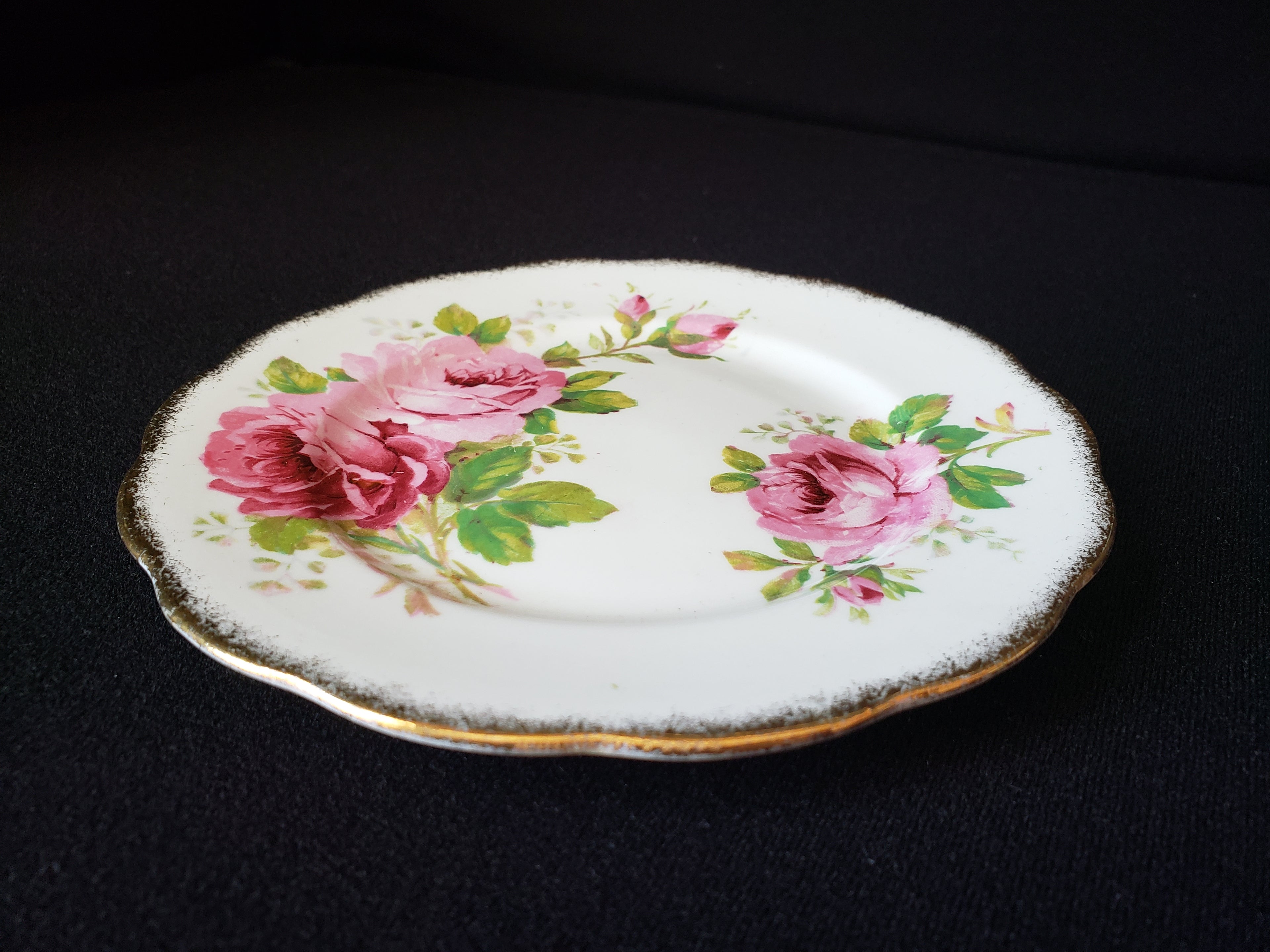 Vintage Royal Albert American Beauty Dessert or Bread Plate 6-1/4" (lot 2047)
