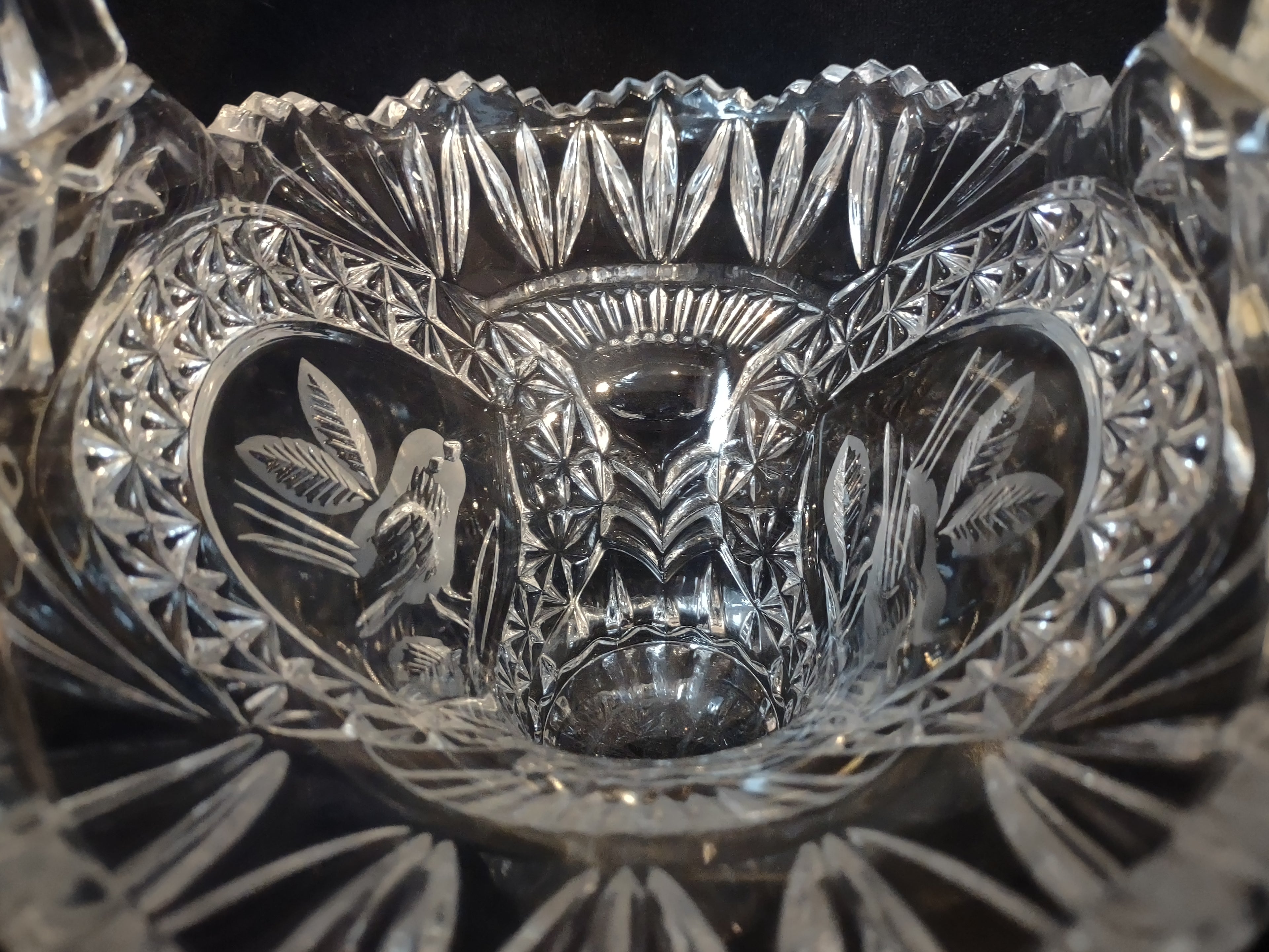 Hofbayer Byrdes Crystal Candy Dish with Handle (lot 2500c)
