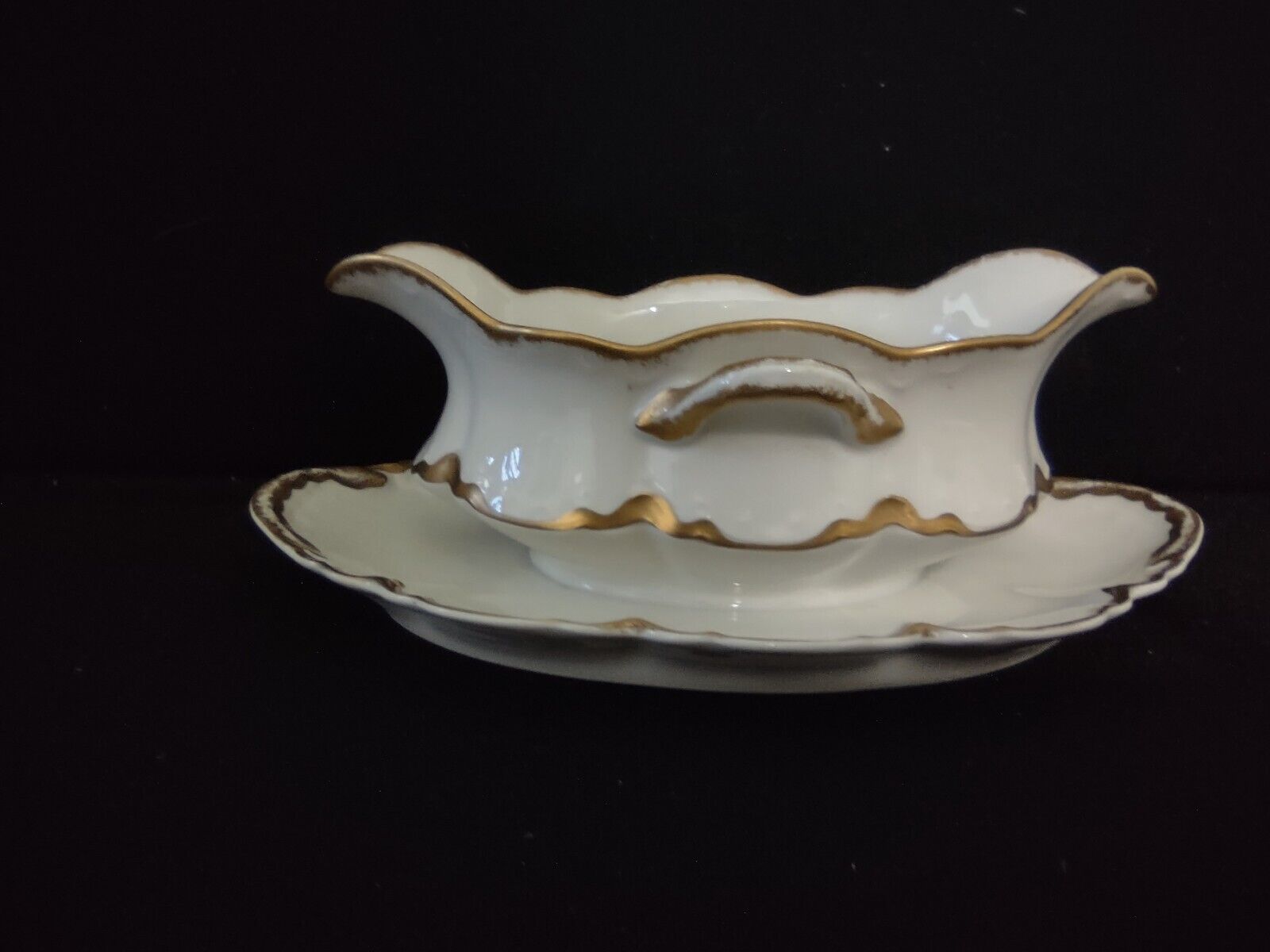 Haviland Limoges Gravy Boat Plate Attached Gold Trim (lot 306)