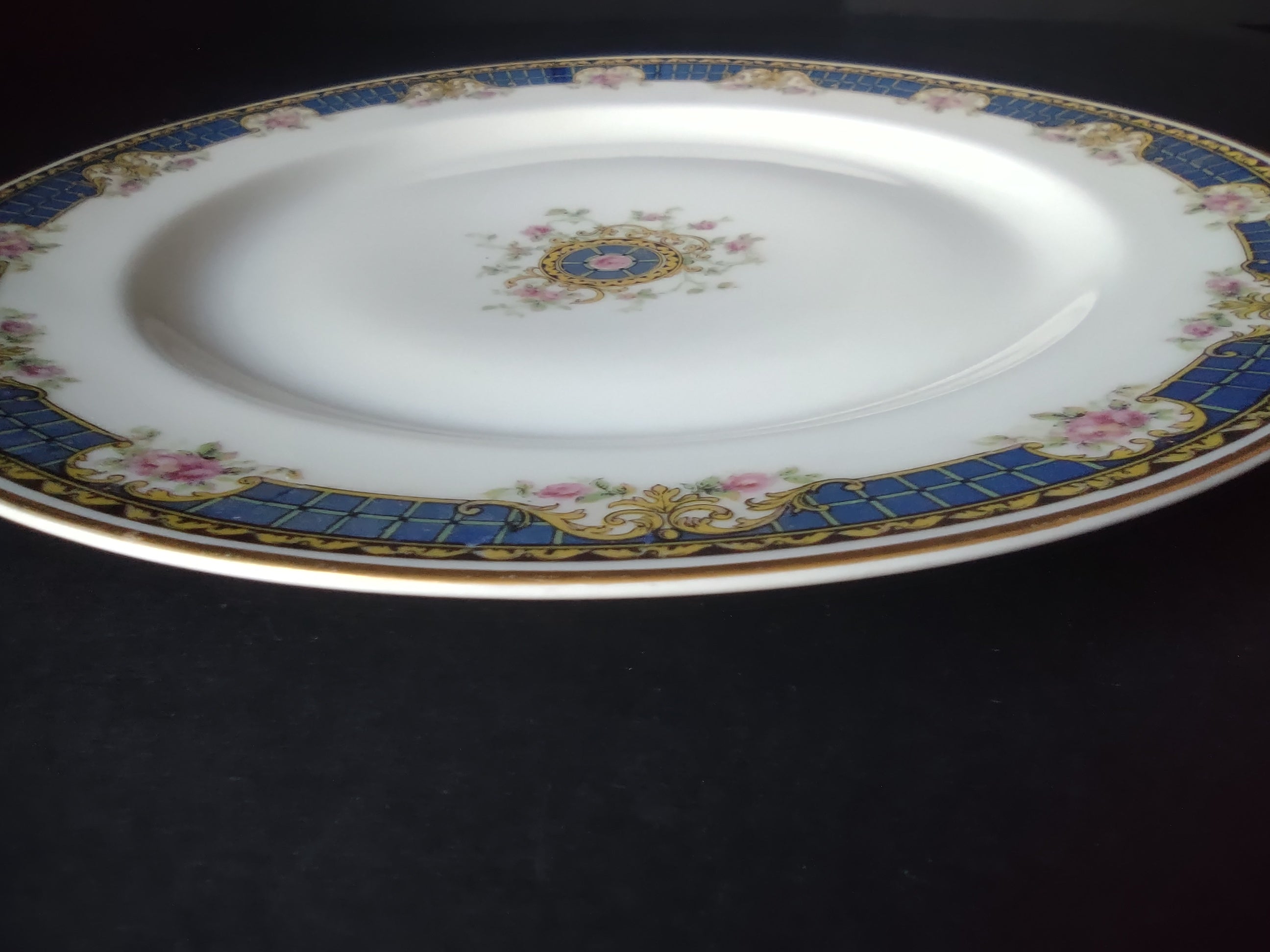 Haviland France Limoges Dinner Plate Blue Trim (lot 1005)