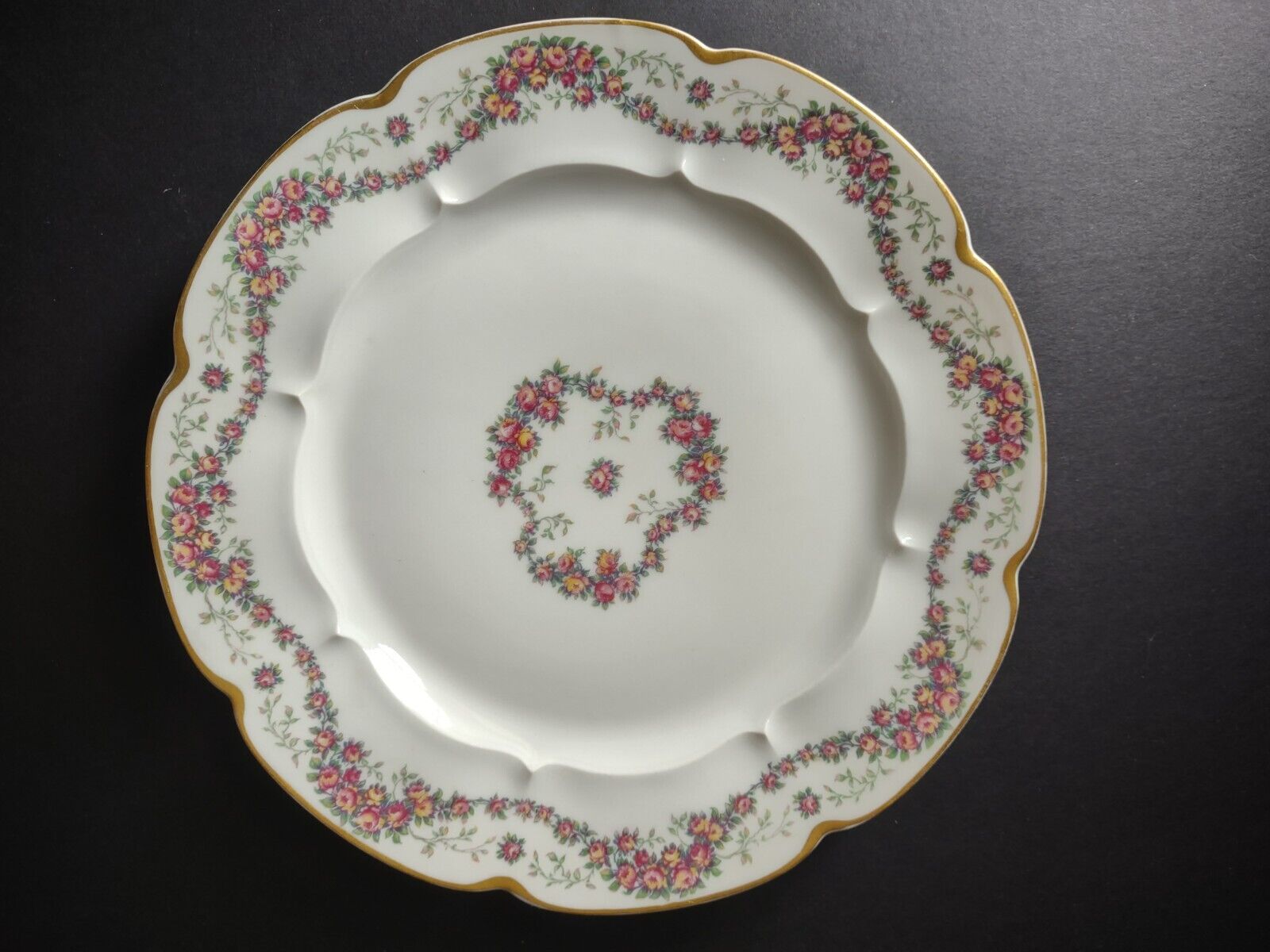 Haviland Limoges Red Rose Garland White Dinner Plate 9-3/4" (lot 355)