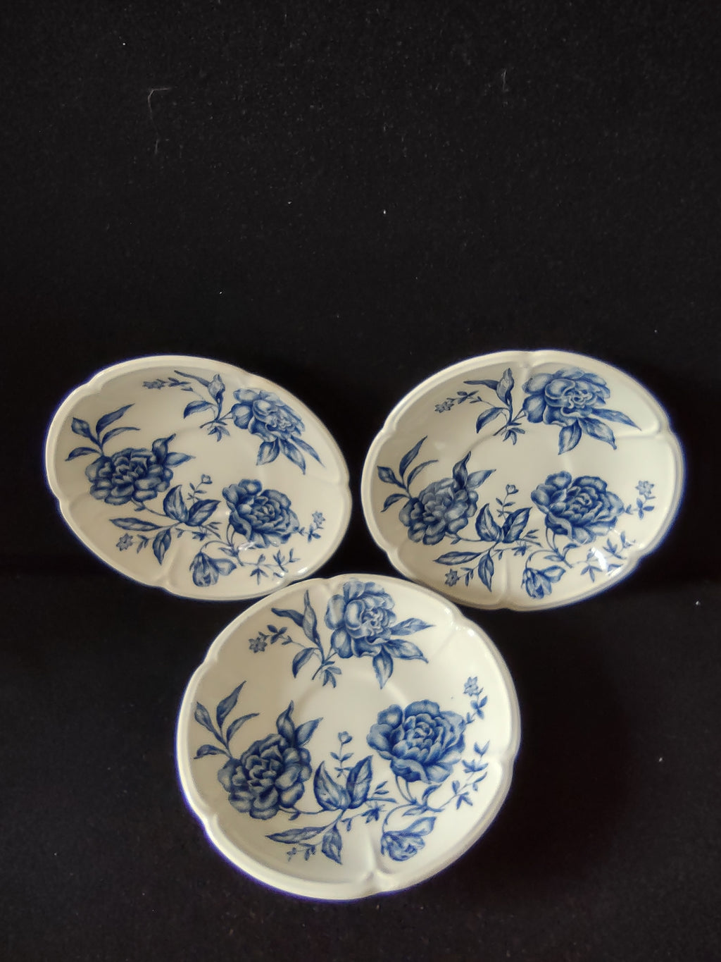 Vintage Johnson Bros Saucer Windsor Ware Warwick Blue White Set Of 3 (Lot 5659)