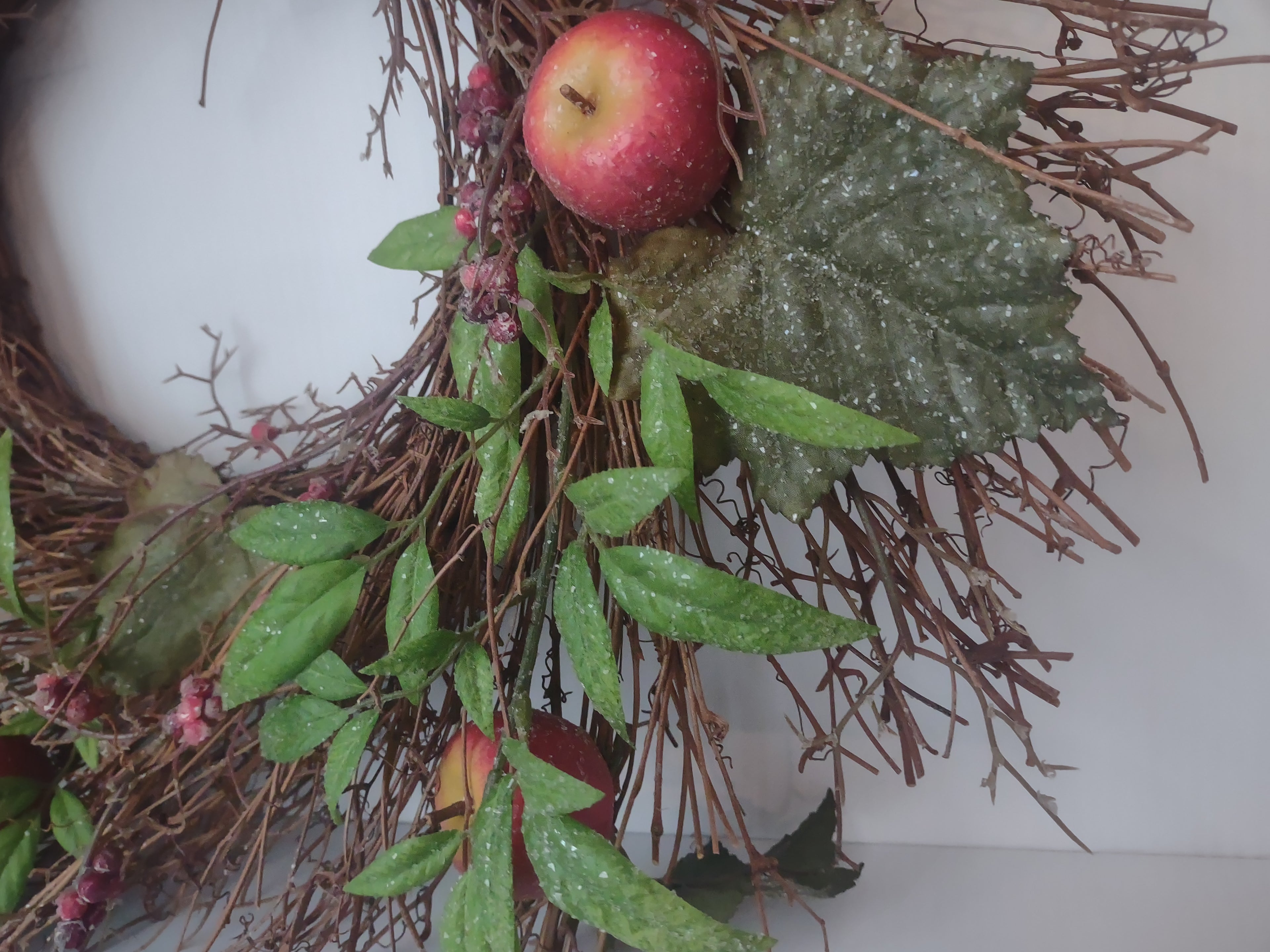 Vintage Harvest Farmhouse Cottage Primitive Artificial Apple Glittery (lot 1215)