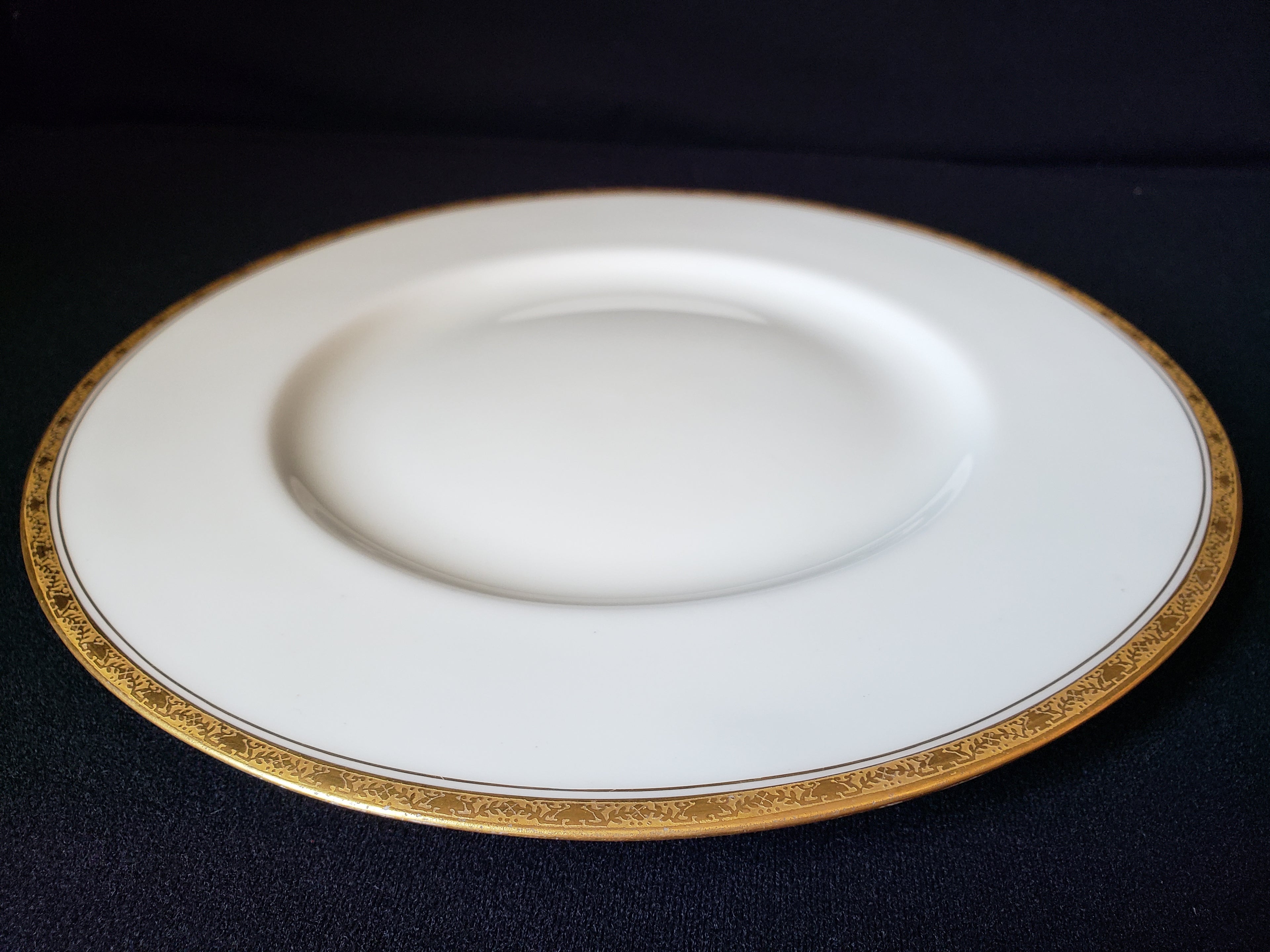 Vintage Royal Worcester Athena Dinner Plate 10-1/4" (lot 2132)