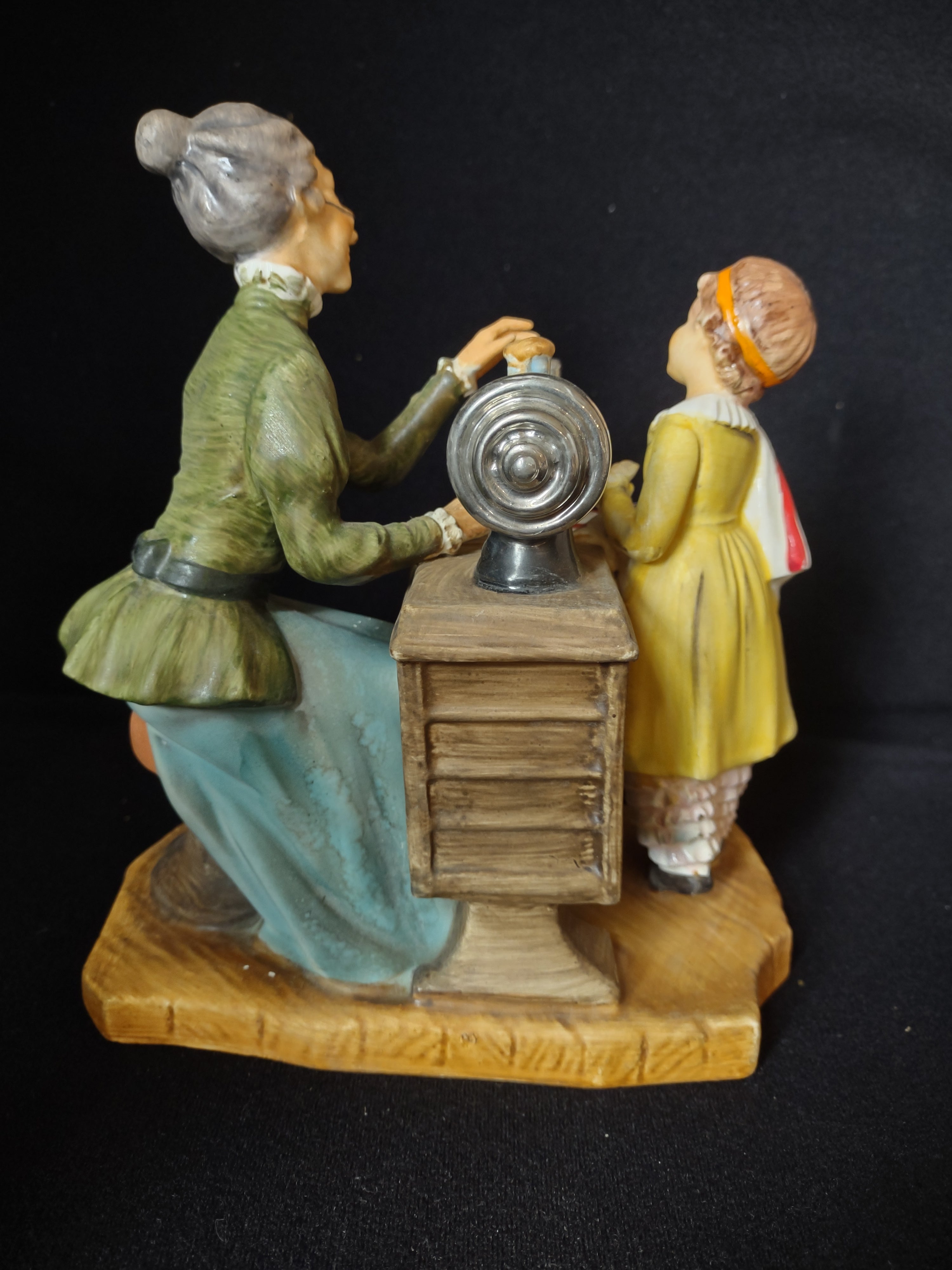 Vintage Figurine Sculpture Grandma and Child Sewing American Flag (lot 2698c)