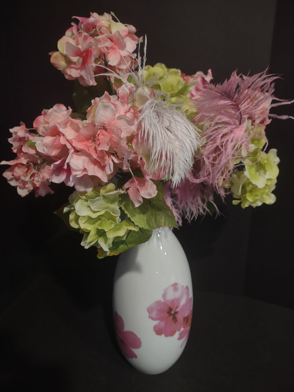 Valentine's Day Spring White Vase Pink Green Flower Feather (lot 1486)