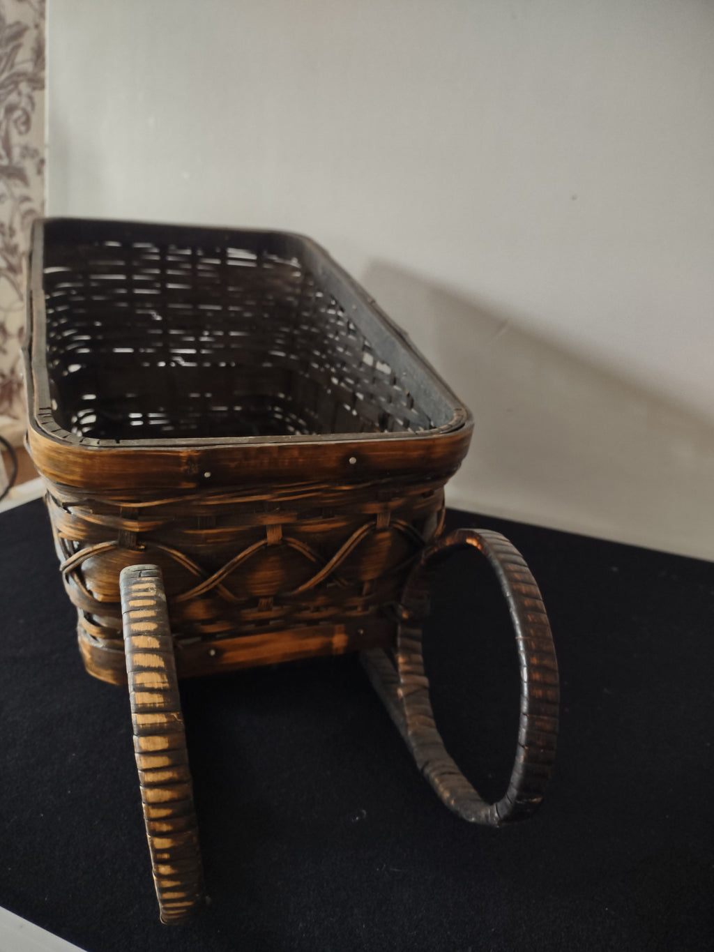 Vintage Christmas Wicker Sleigh Basket Planter (Lot 3713)