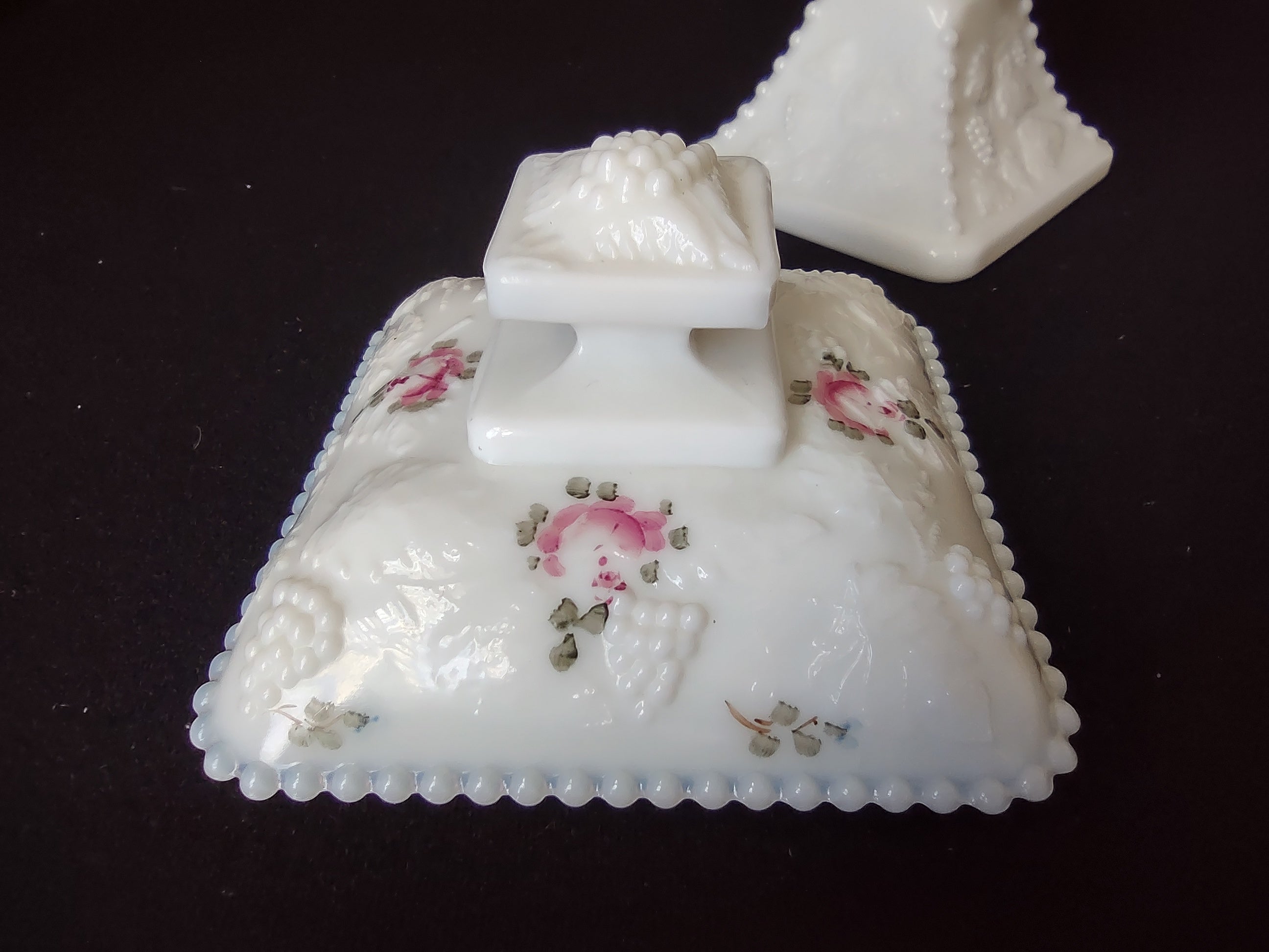 Vintage Westmoreland Milk Glass Vase Grapes Roses Bows (lot 2669c)