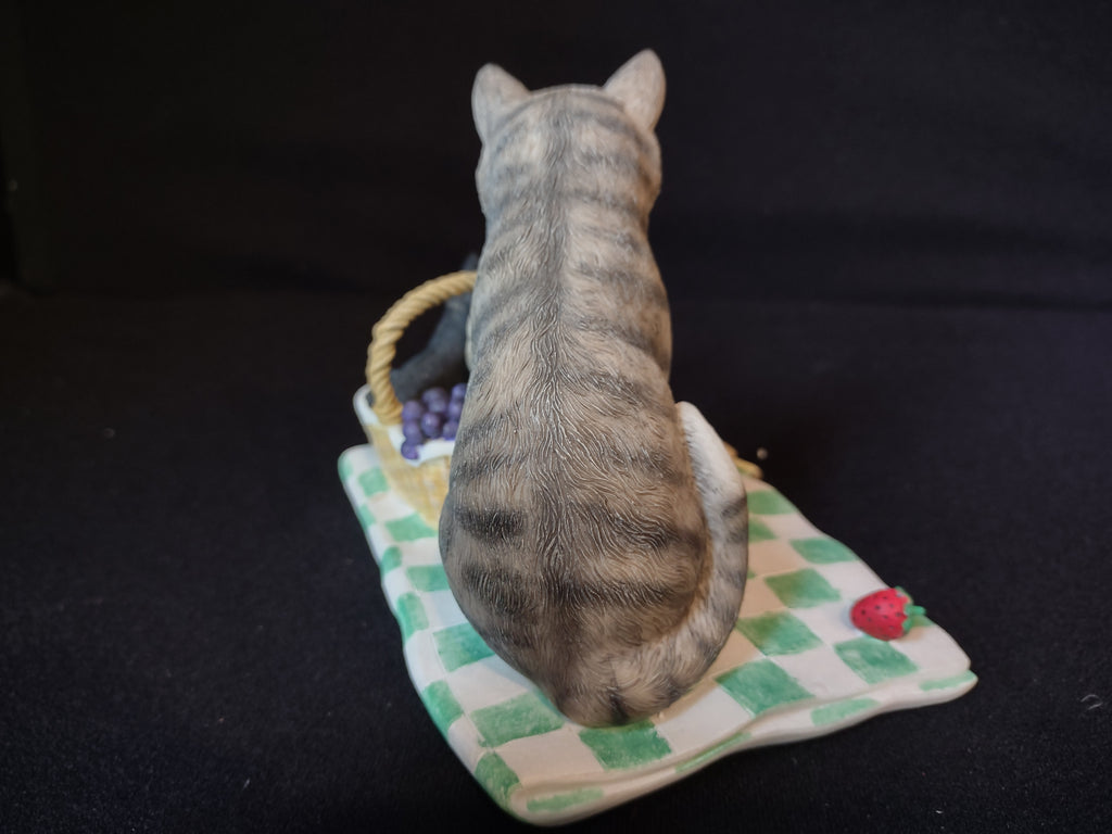 Lenox Family Picnic Mama Cat Kittens Strawberry & Cheese (lot 1633)