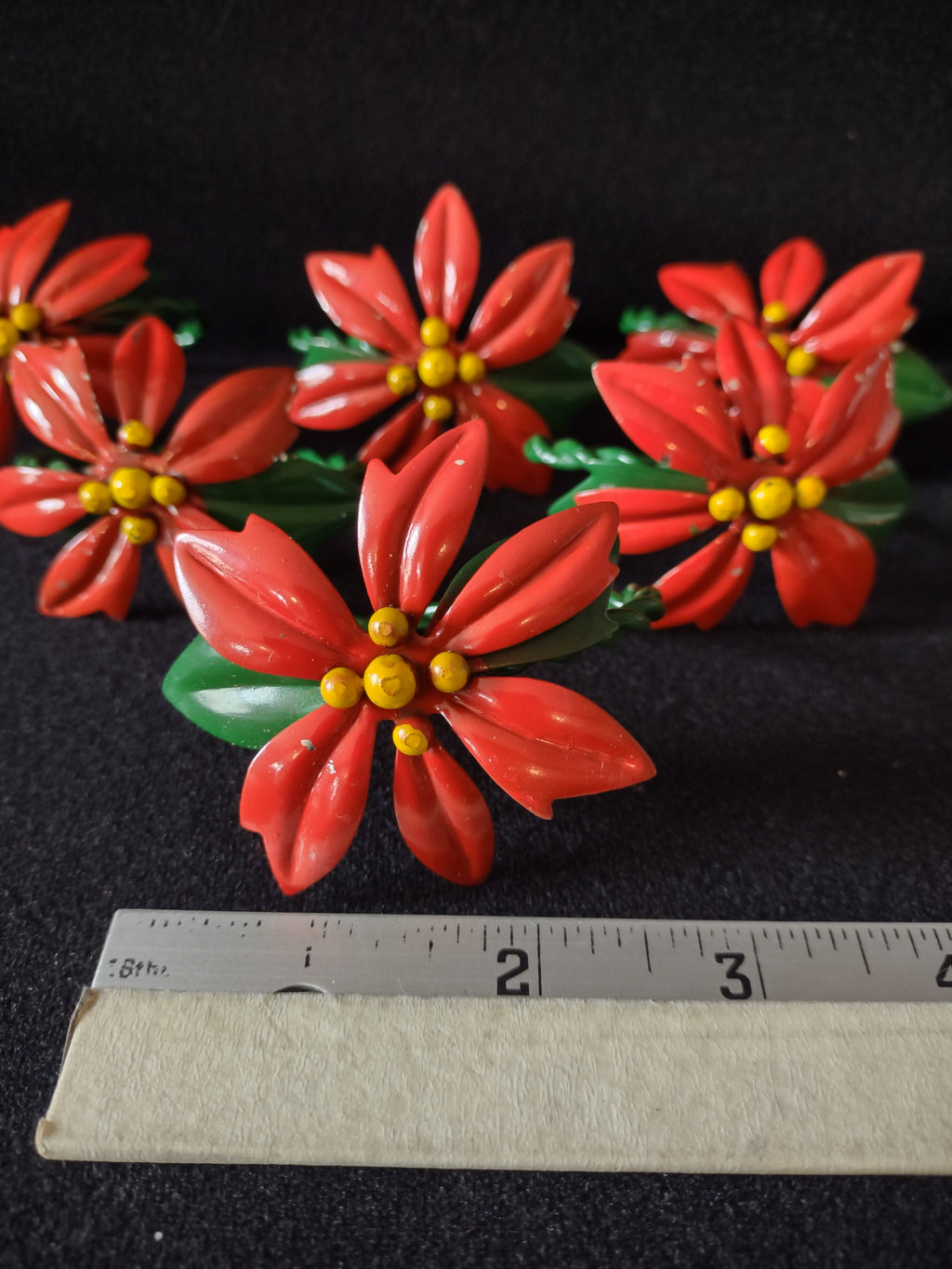 Vintage Christmas Metal Red Poinsettia Napkin Rings Set Of 6 (Lot 4329)