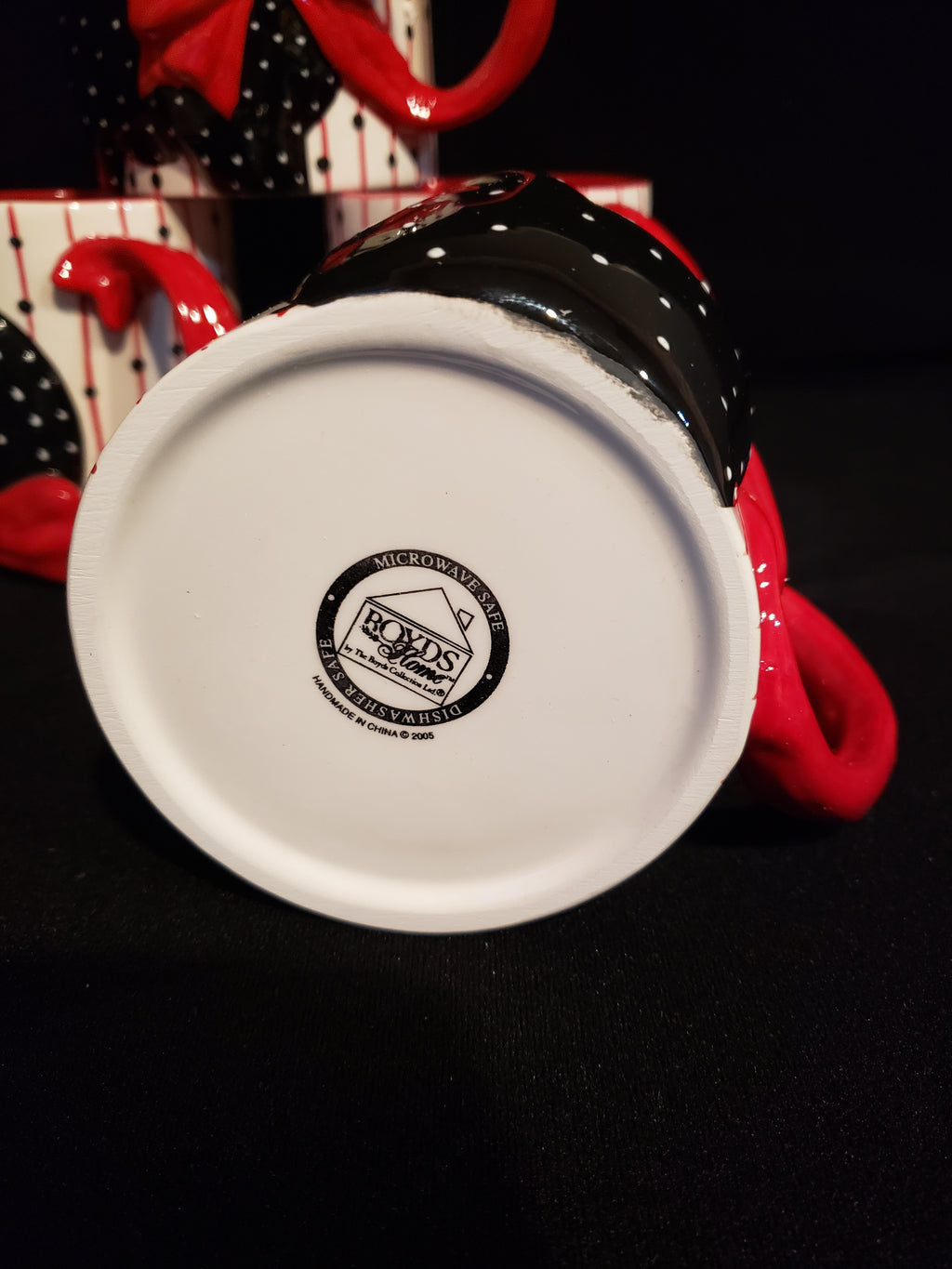Boyds Home 3 D Red White Black Kitty Mugs set of 4 (lot 2386)