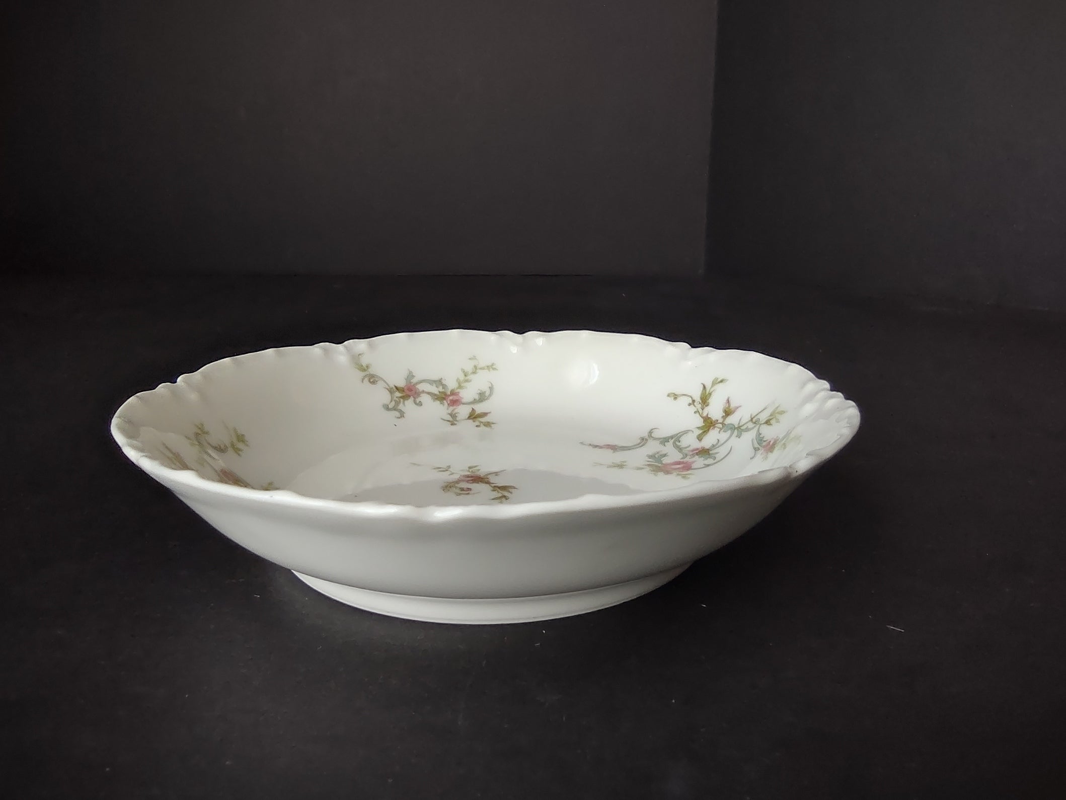 Haviland Limoges Small Bowl 5" White Scalloped Edge Rose Blue Ribbon (lot 856)