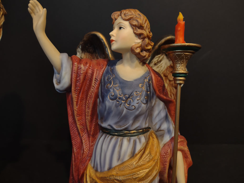 Christmas Collectible Porcelain Nativity Set of 2 Angels (lot 1328)
