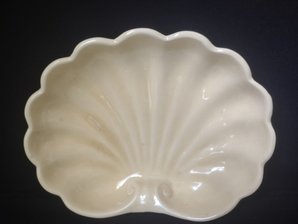 Ceramic Yellow Shell Shaped Dish 11" x 8" (lot 1689)