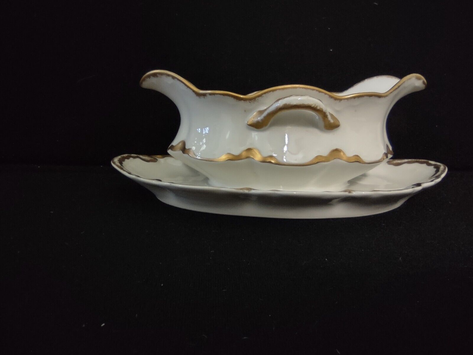 Haviland Limoges Gravy Boat Plate Attached Gold Trim (lot 306)