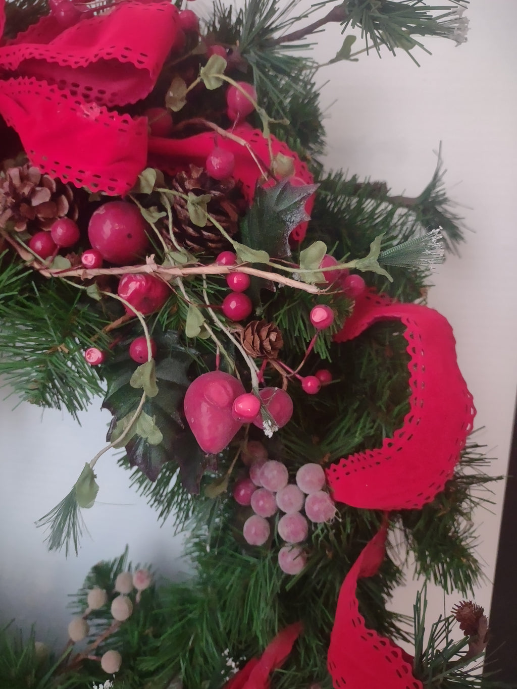 Vintage Christmas Wreath Red Birds Berries 19" (lot 1213)