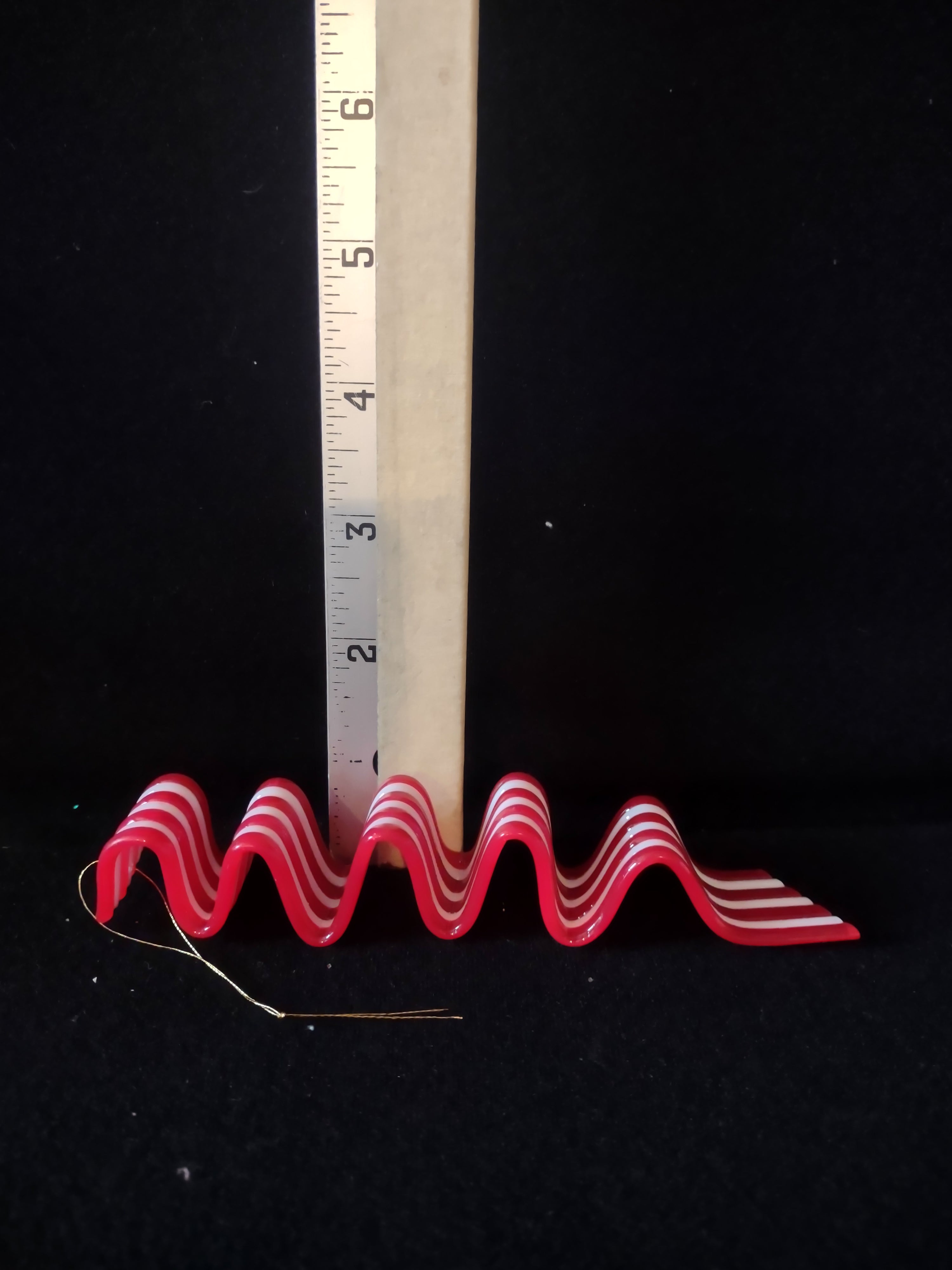 Christmas Red White Candy Ribbon Ornaments Six 7" Eight 6" (Lot 4577)