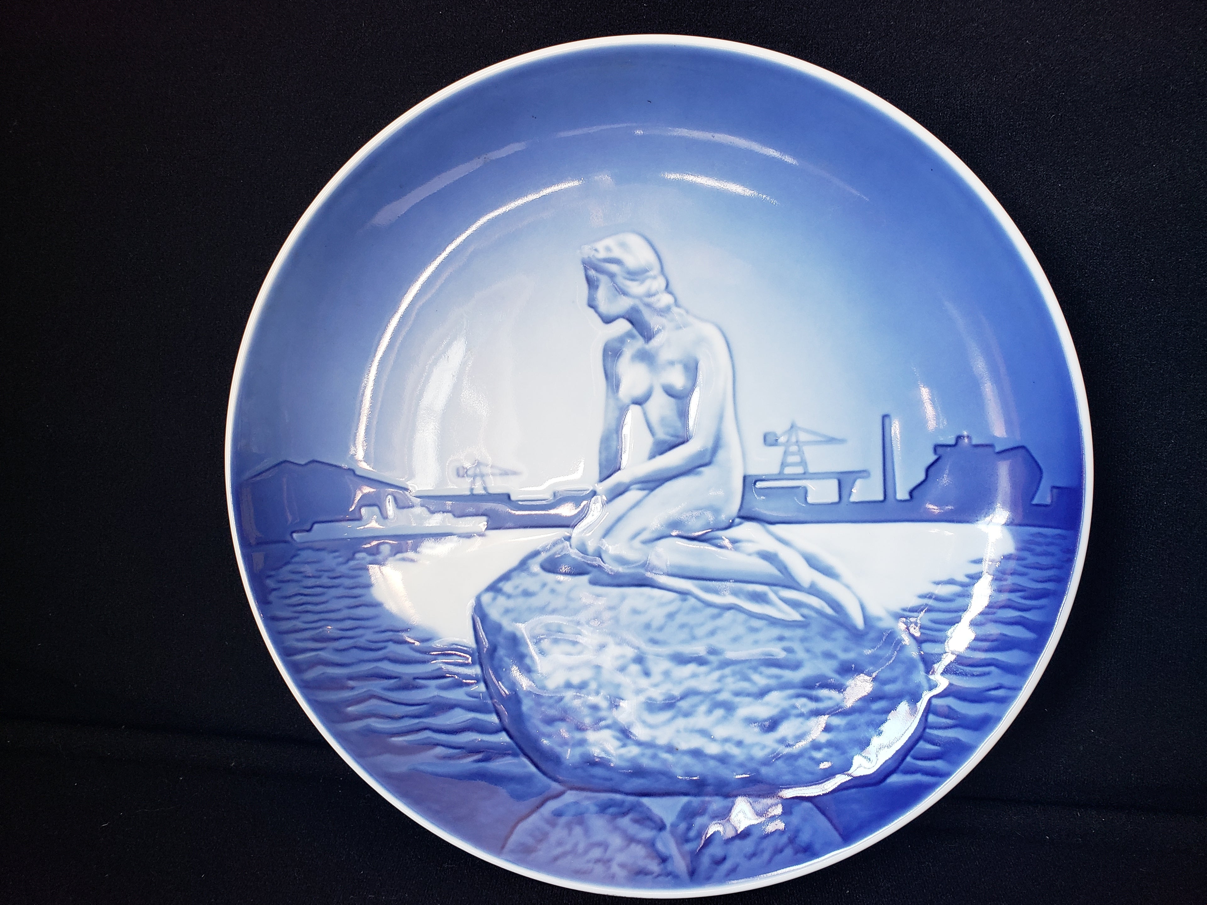 B & G Copenhagen Porcelain Wall Plate The Little Mermaid (lot 2198)