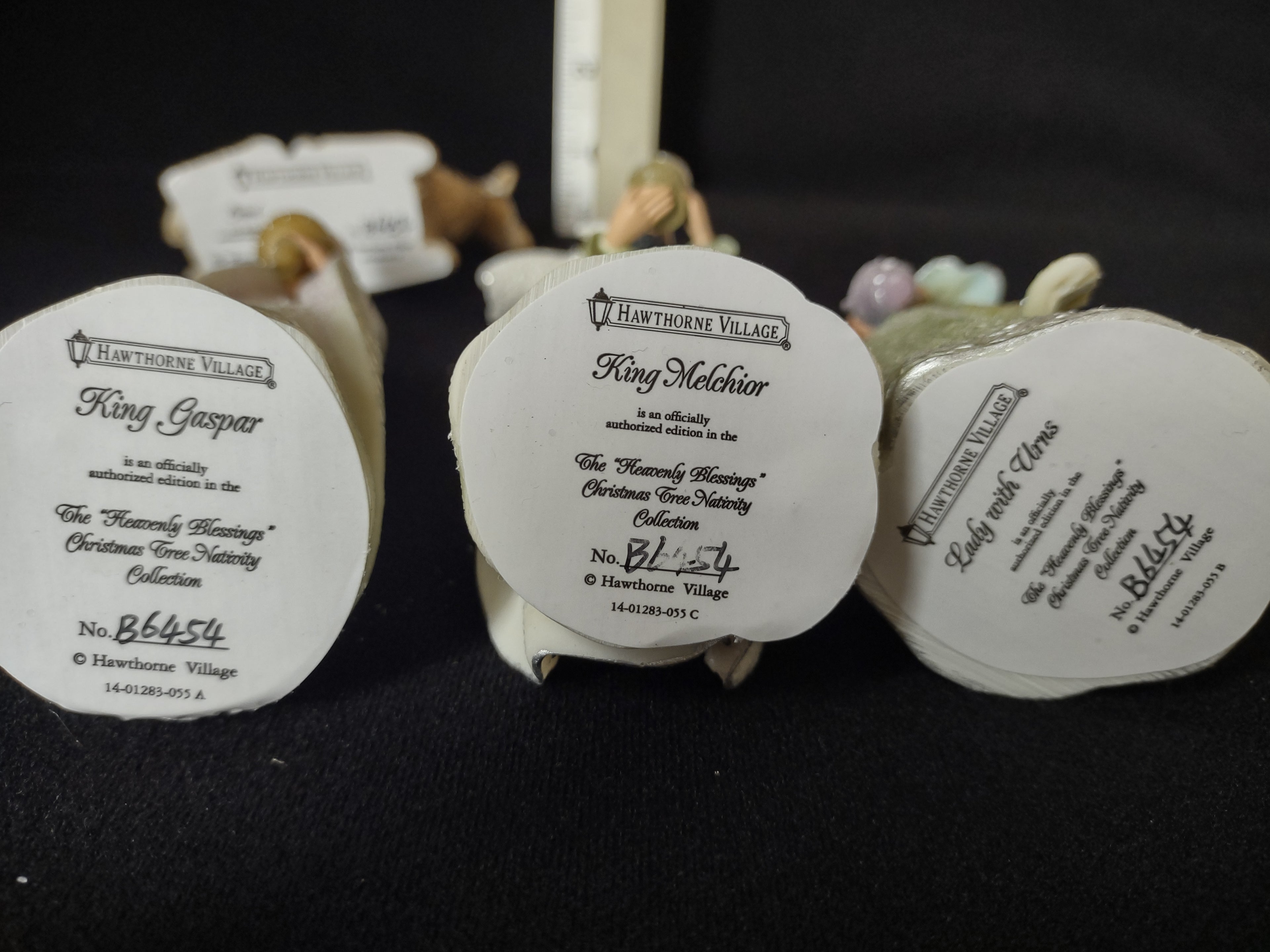 Nativity Hawthorne Village King Gaspar Melchior Lady w Urns Camel Lamb (lot 2288)