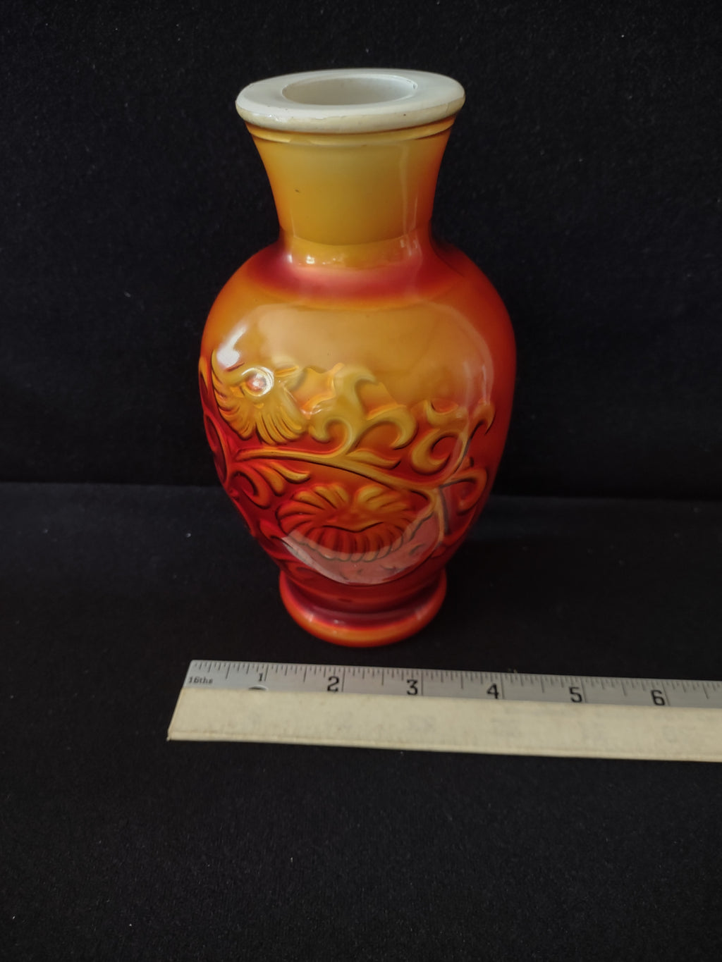 Vintage Avon Spring Bouquet Fragranced Vase Oriental Red (Lot 3185)