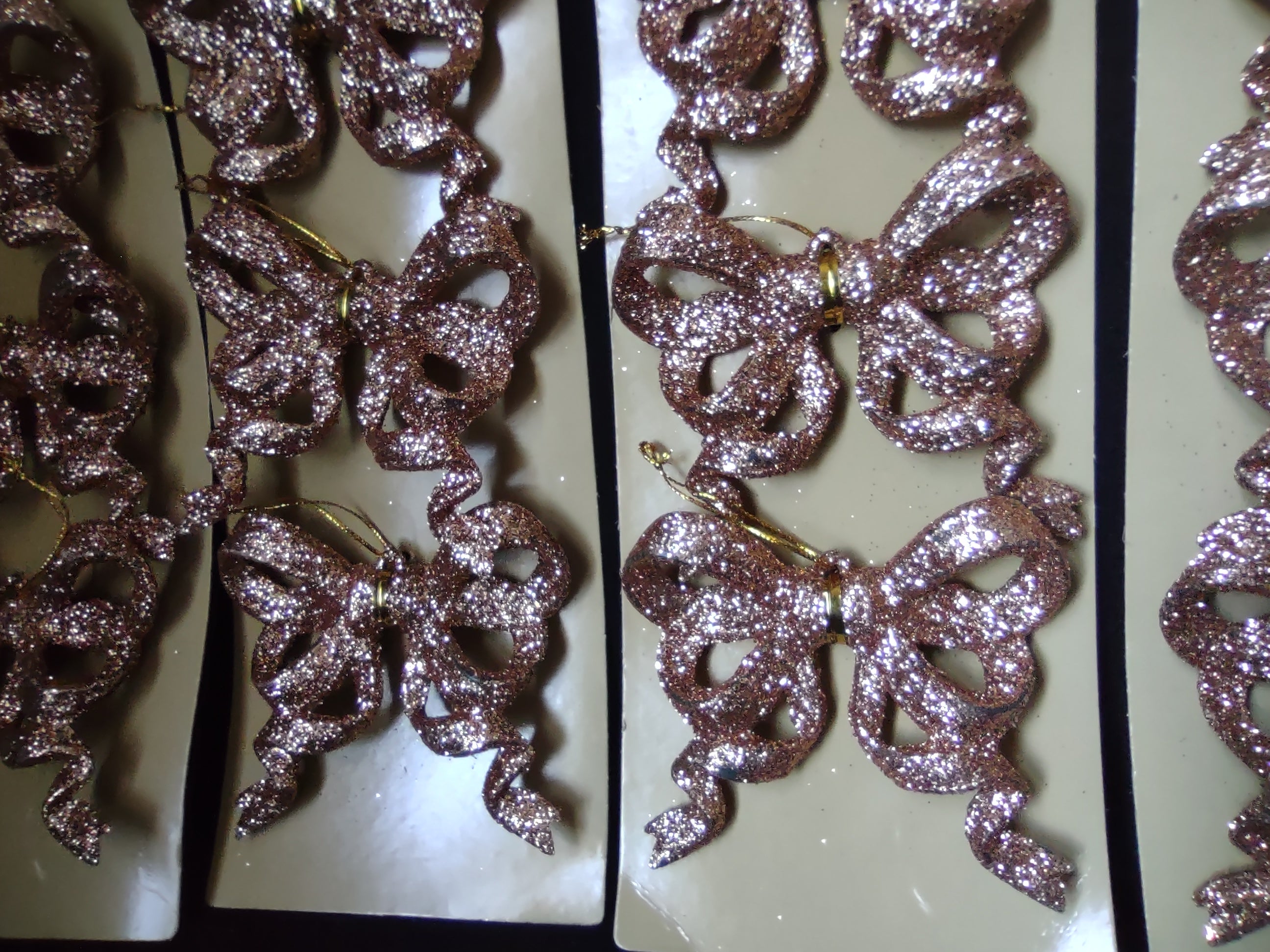Lot of 20 Christmas Golden Ribbon Ornament (lot 1560)