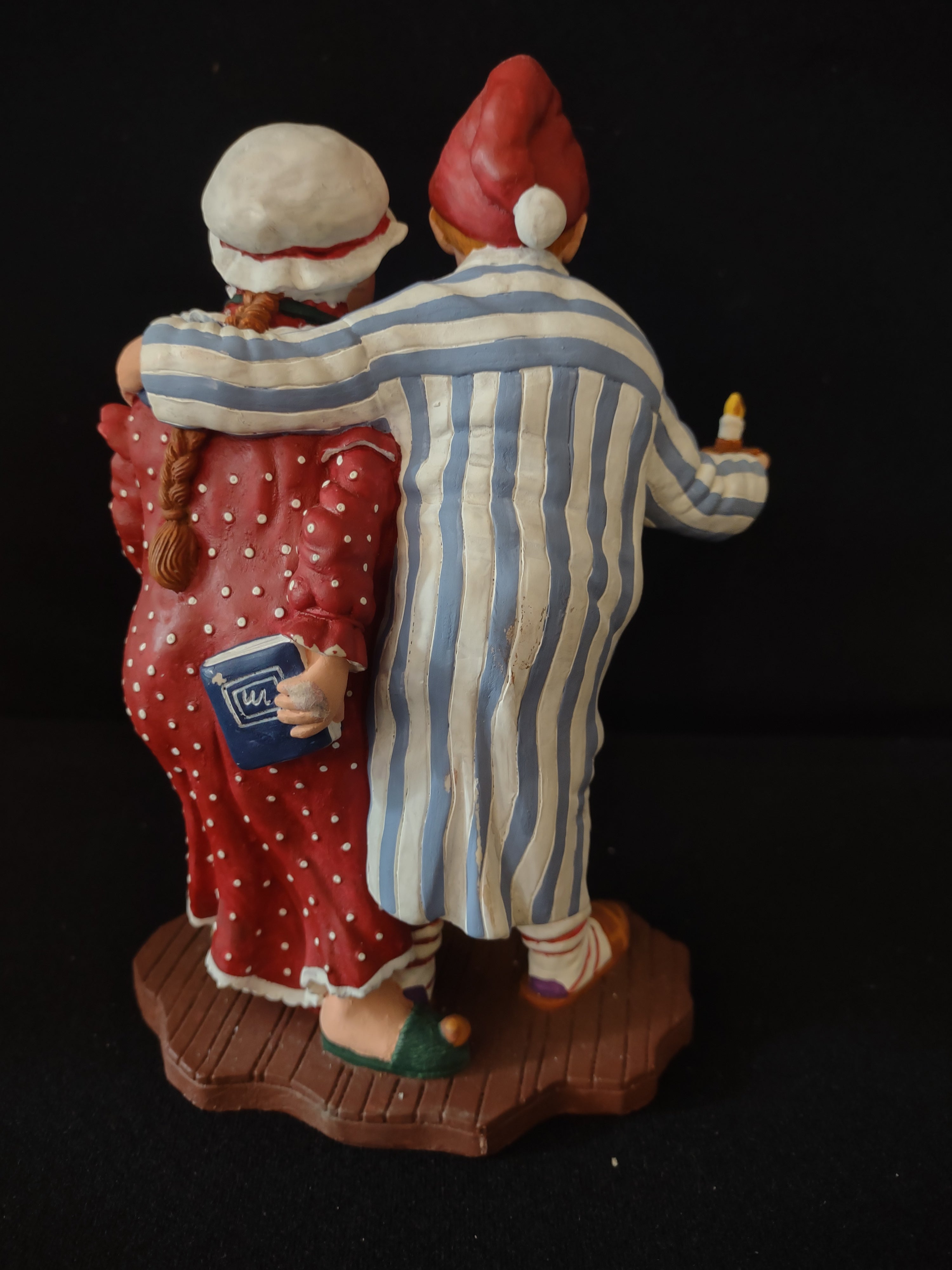 Vintage Dept 56 Mama In Her Kerchief Papa In His Cap Figurine (Lot 3611)