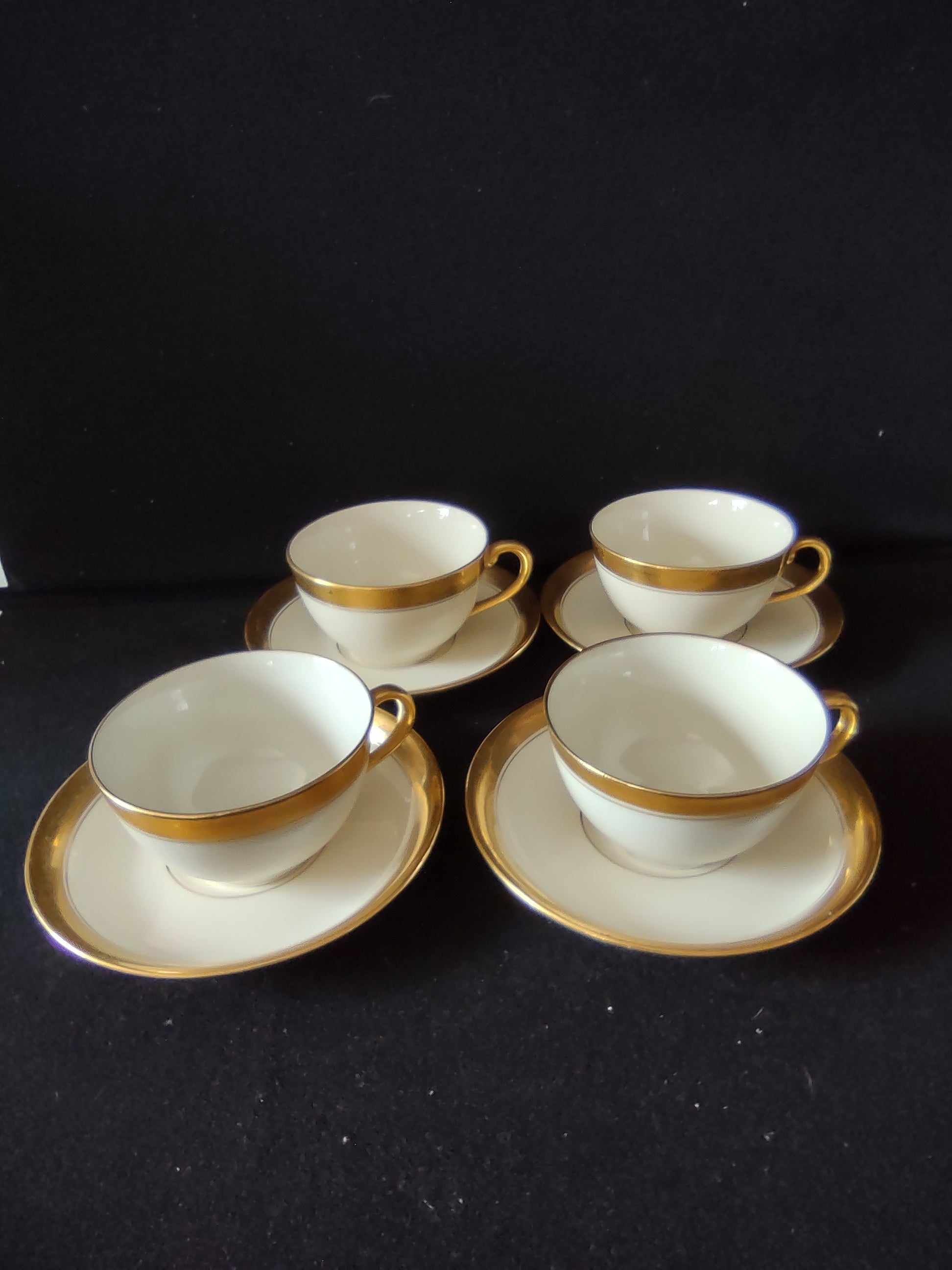 Vintage Johnson Brothers Teacup Saucer Pareek Gold Rimmed Set Of 4 (Lot 5548)