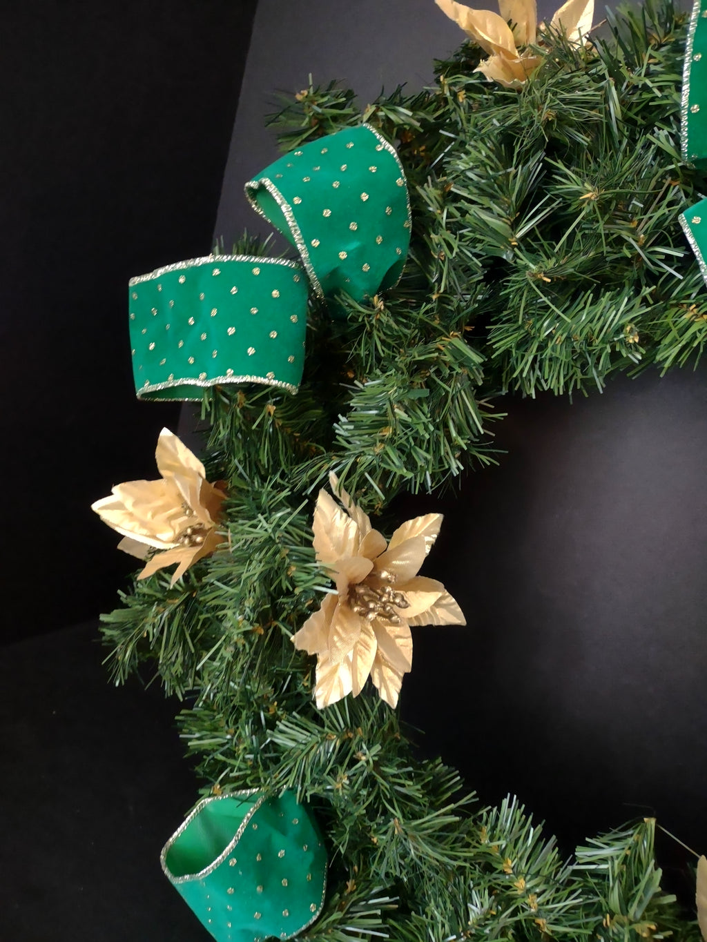 Christmas Wreath 20" Gold Poinsettia Green Ribbon Artificial (lot 1411)
