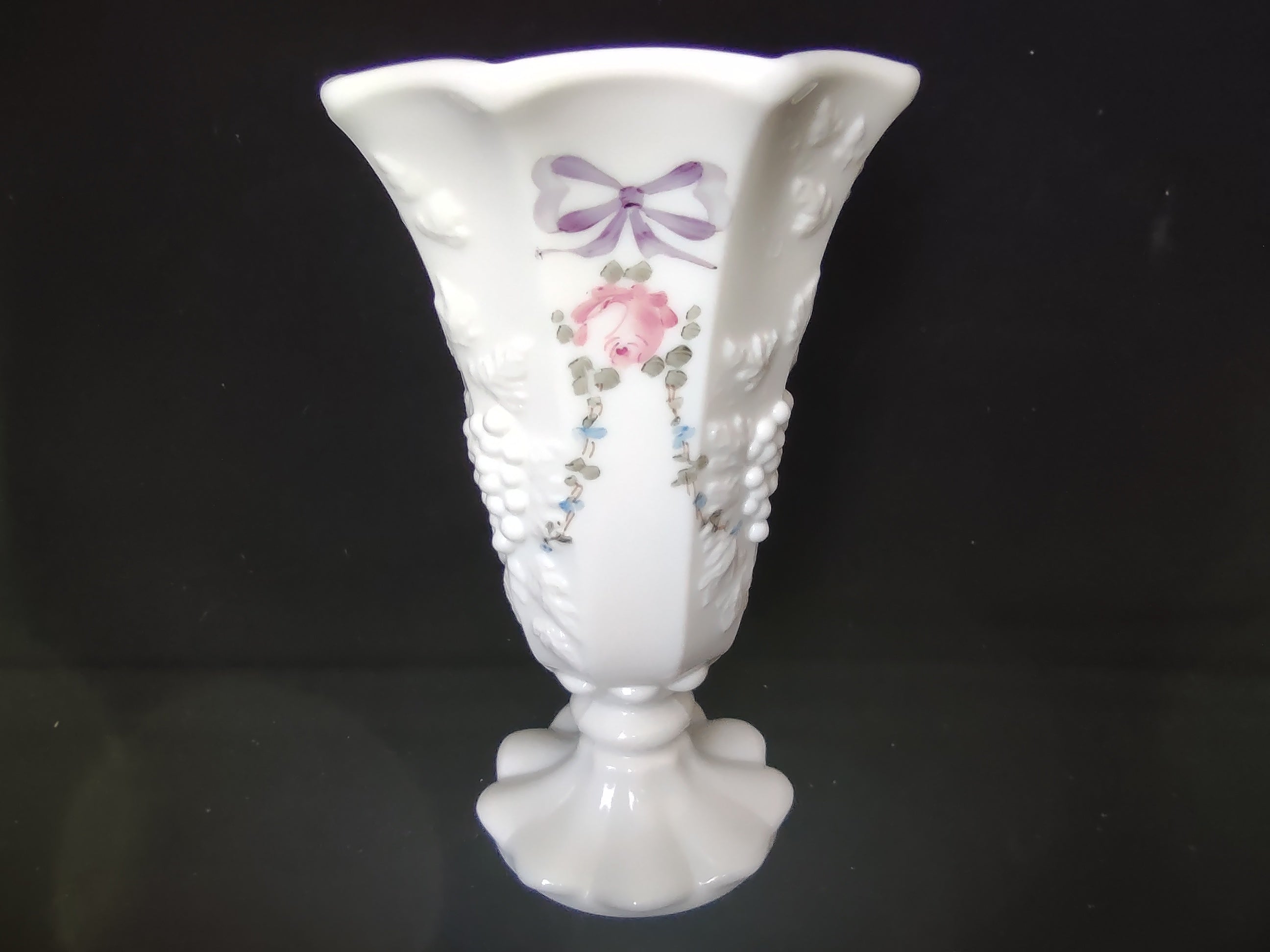 Vintage Westmoreland Milk Glass Vase Roses Ribbons (lot 2670c)