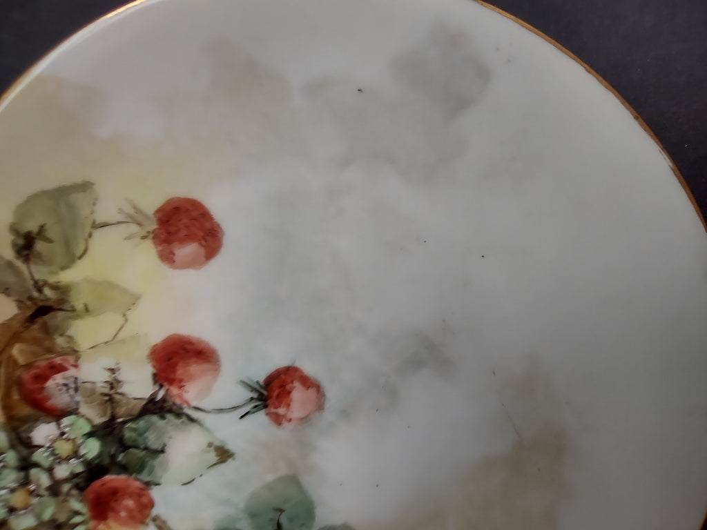 TV Limoges France Cabinet Strawberry Design 9-1/2" Plate (lot 1113)