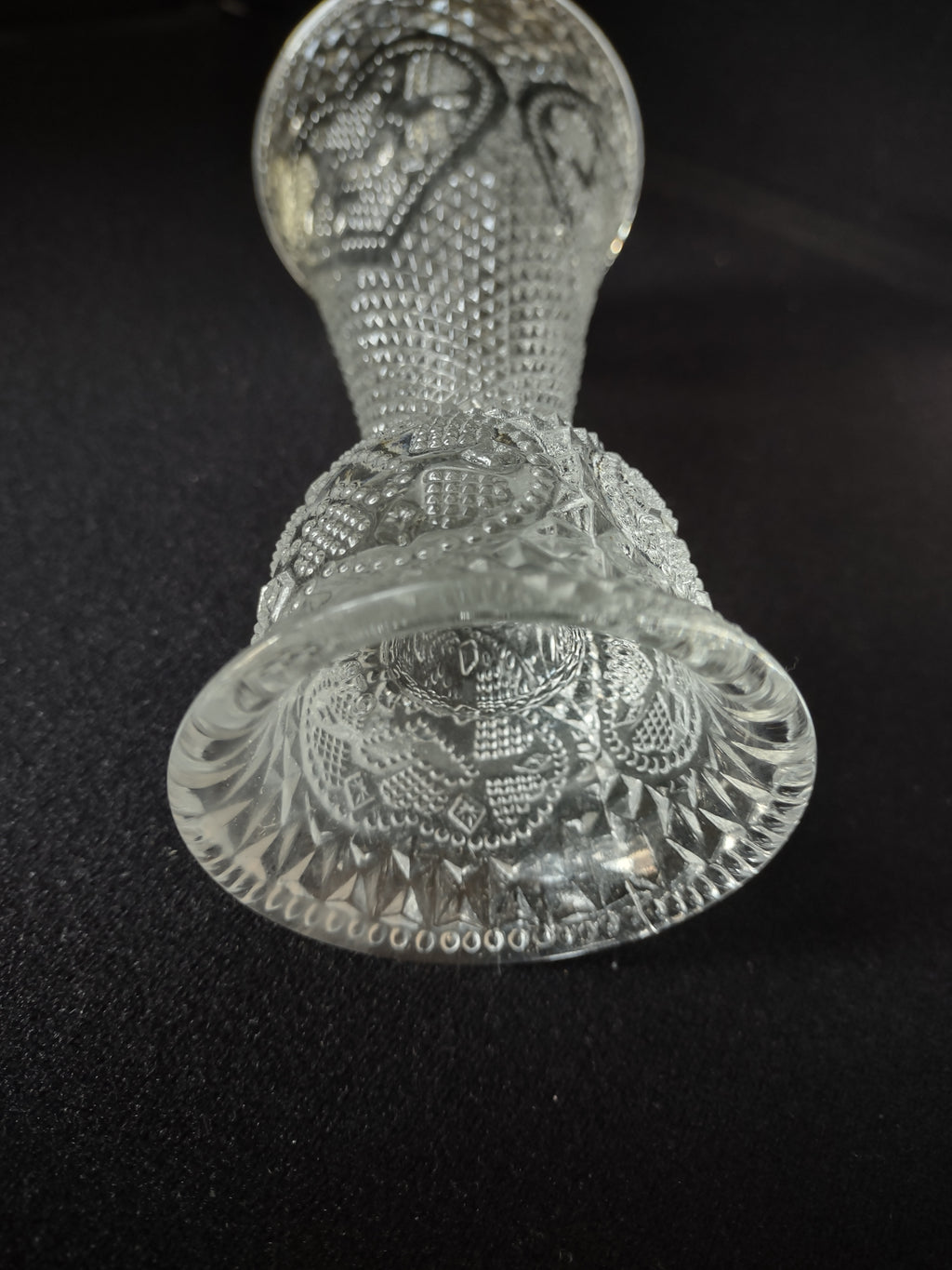 Vintage Collectible Avon Hear and Diamond Candle Holder Vase (lot 2674c)