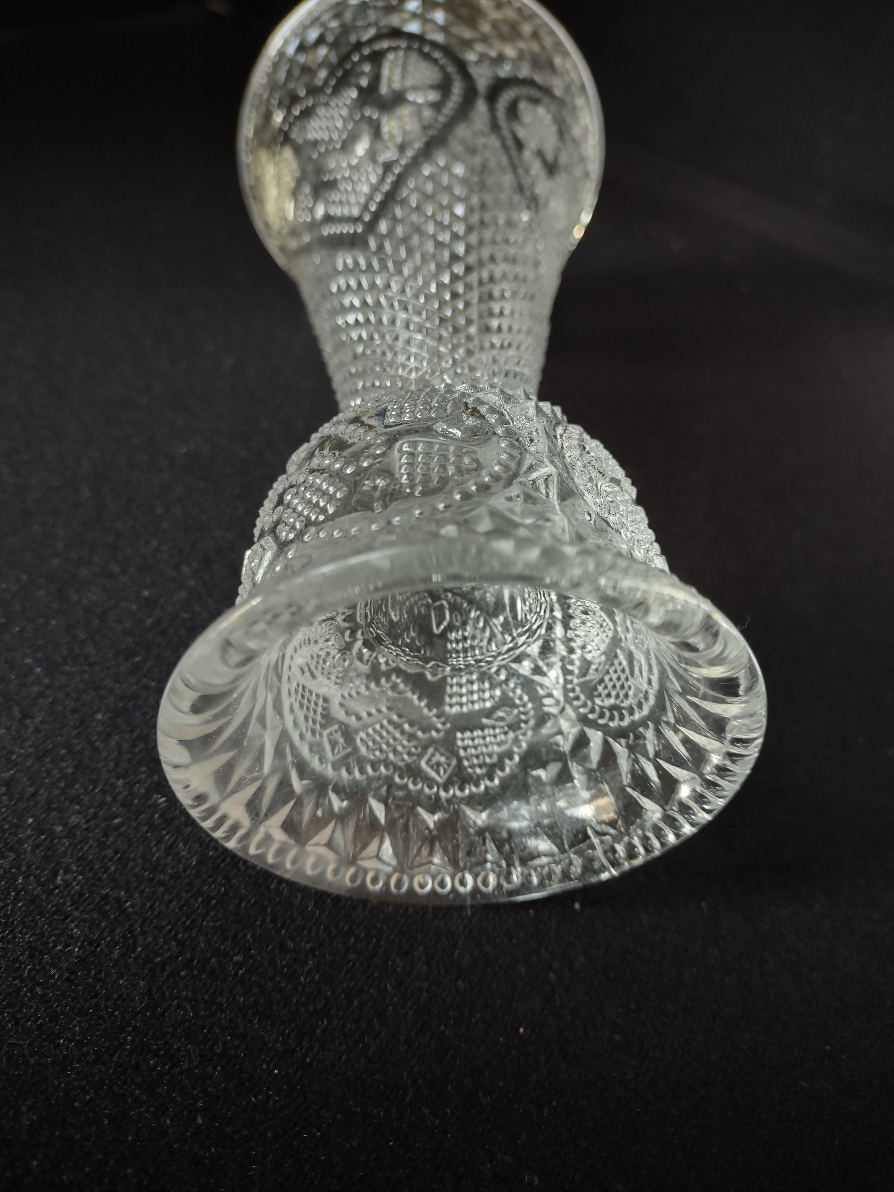 Vintage Collectible Avon Hear and Diamond Candle Holder Vase (lot 2674c)