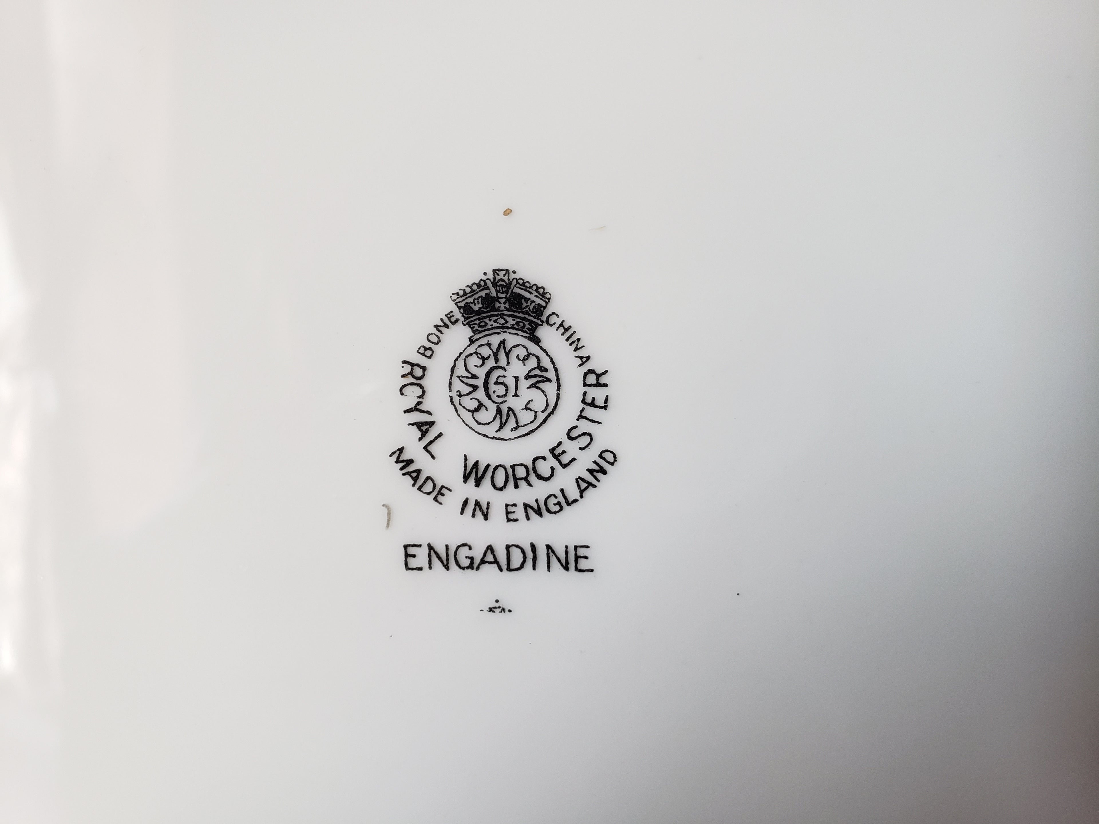 Vintage Royal Worcester Engadine Dinner Plate 10-1/2" (lot 2130)