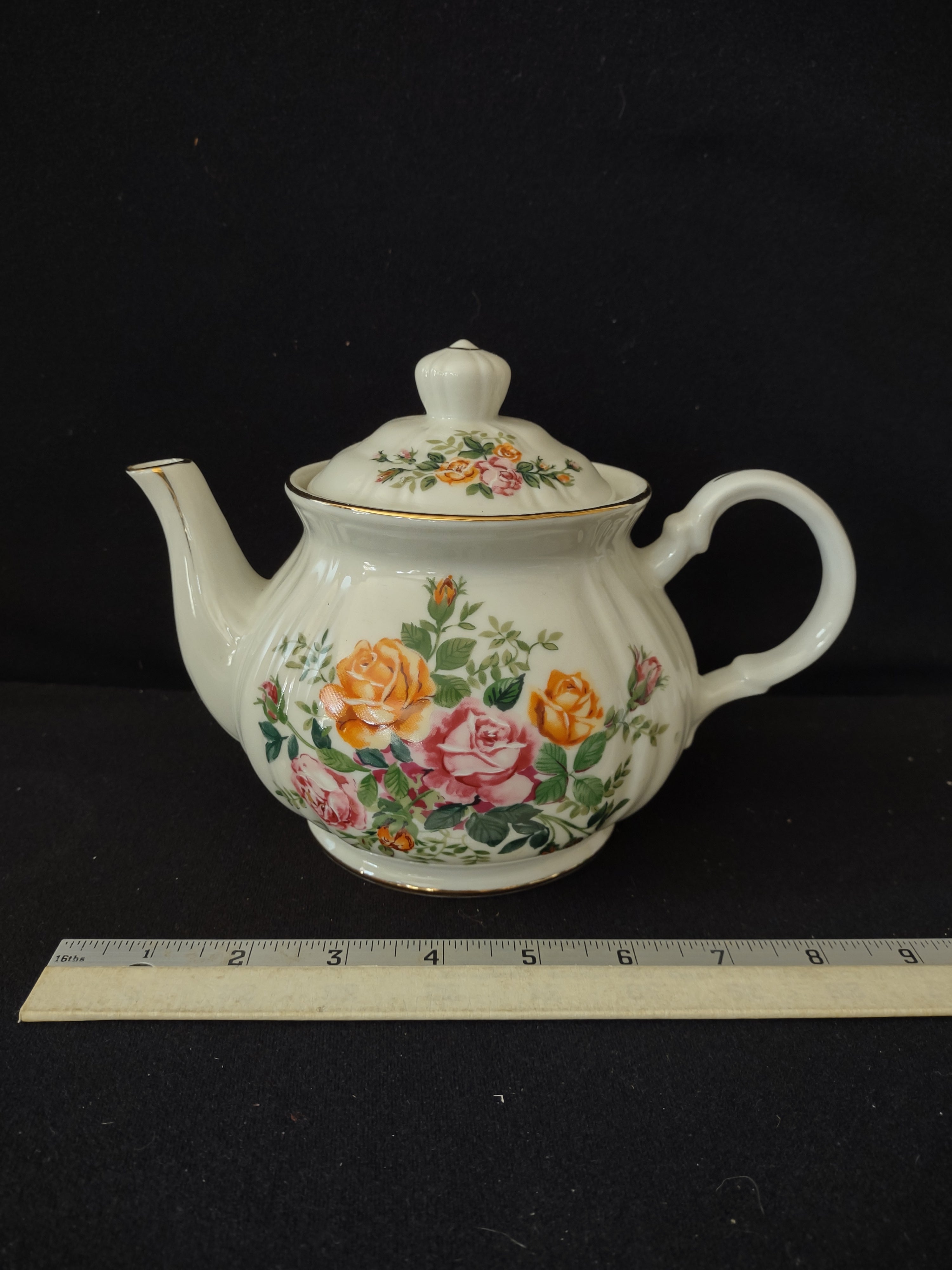 Vintage Robinson Design Group Floral Teapot Gold Trim Made In Japan (Lot 3783)
