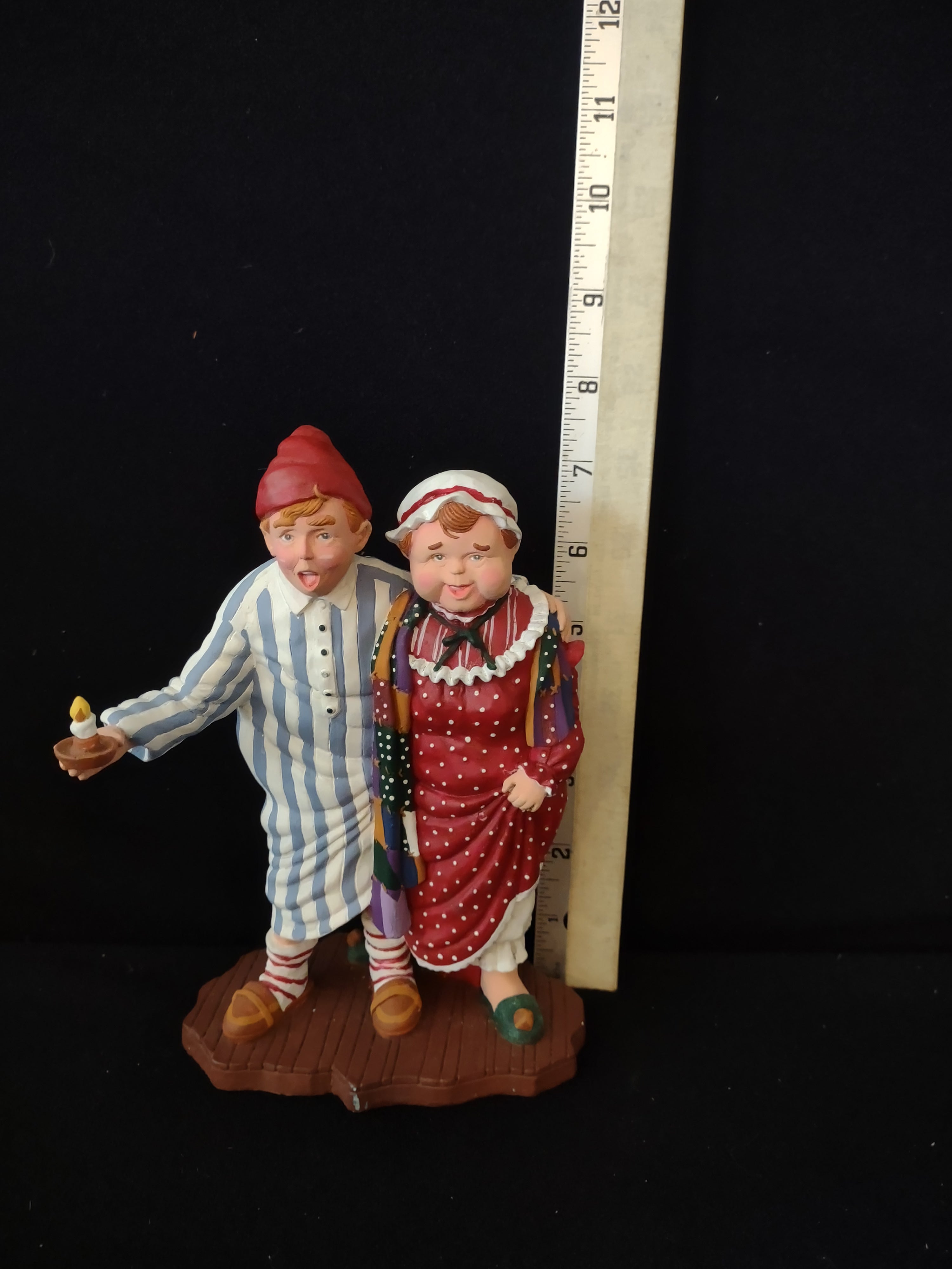 Vintage Dept 56 Mama In Her Kerchief Papa In His Cap Figurine (Lot 3611)